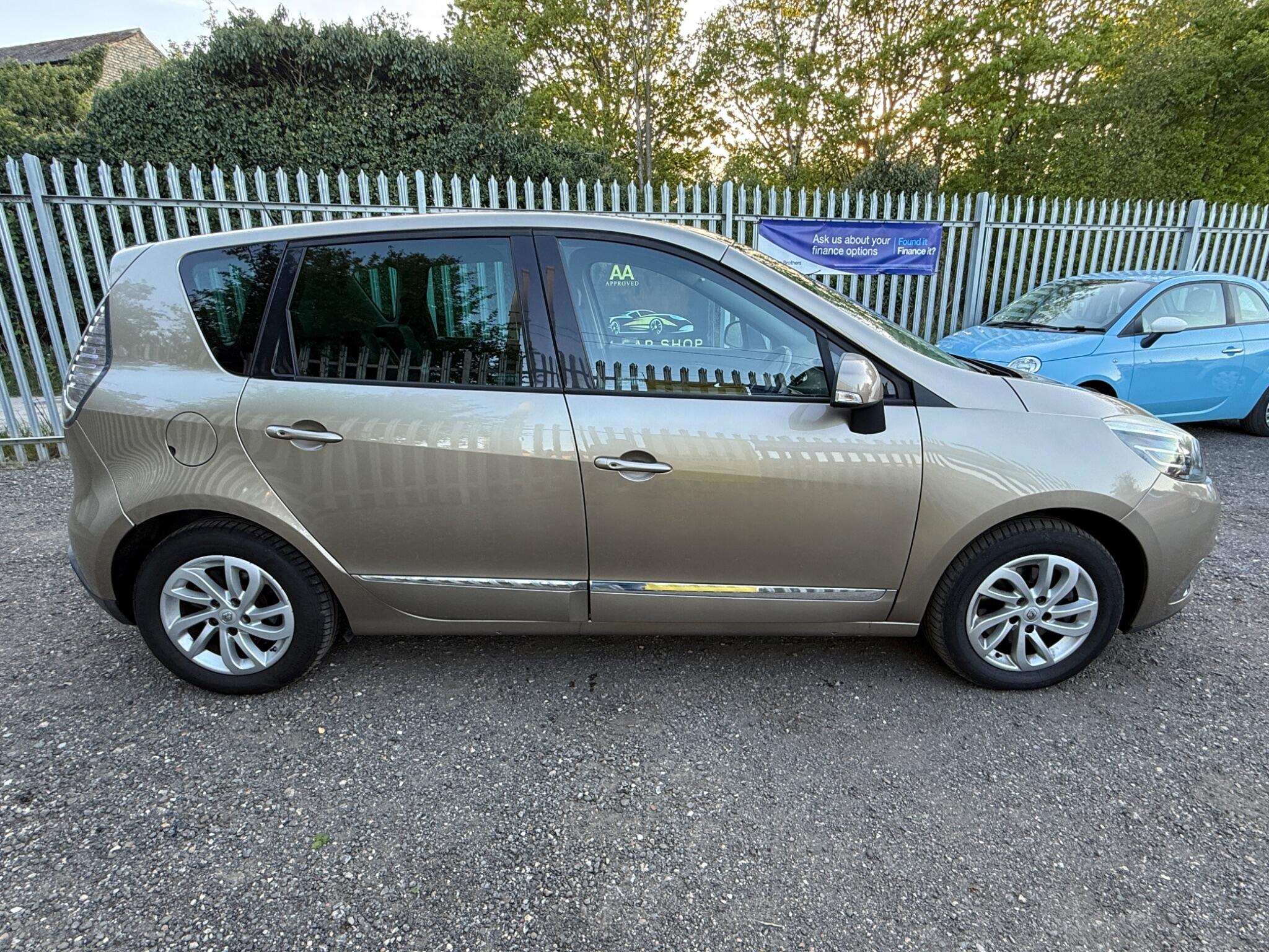 2015 Renault Scenic image 15