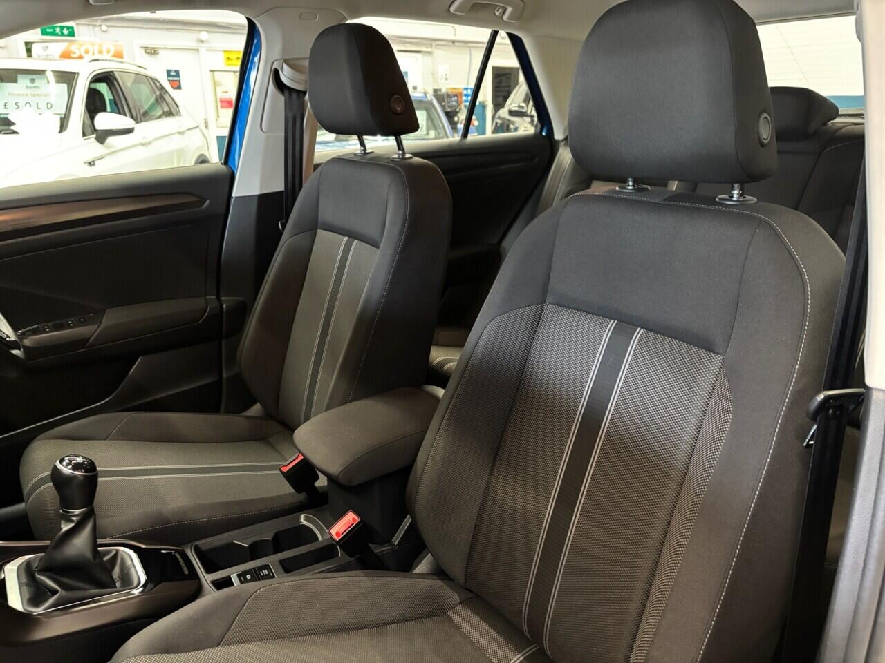 Volkswagen T-Roc view 26