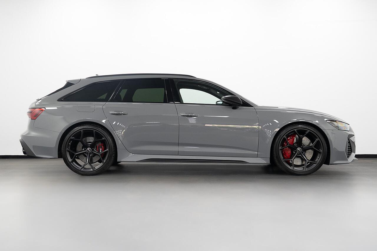 Audi RS6 view 34