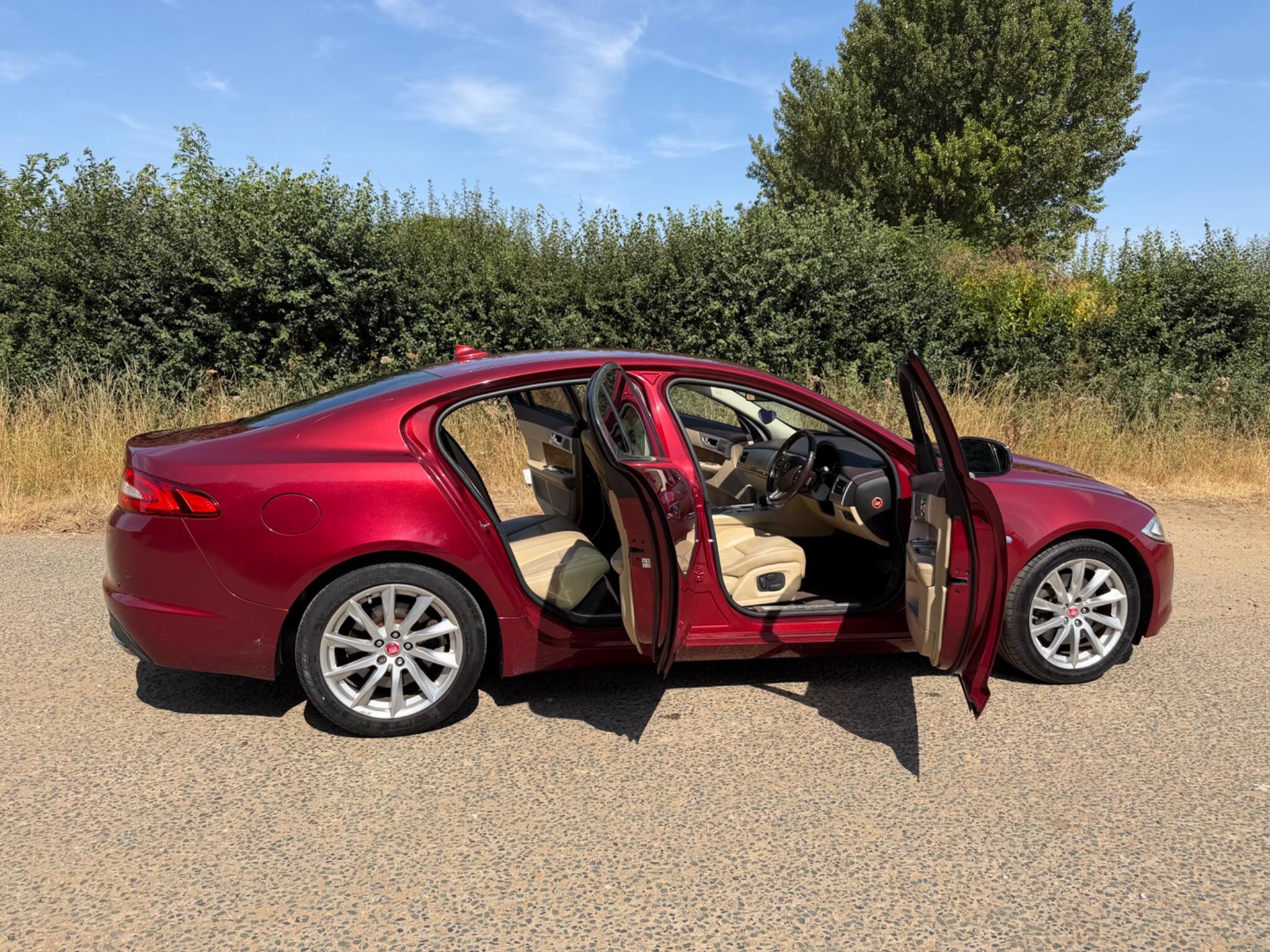 Jaguar XF view 28