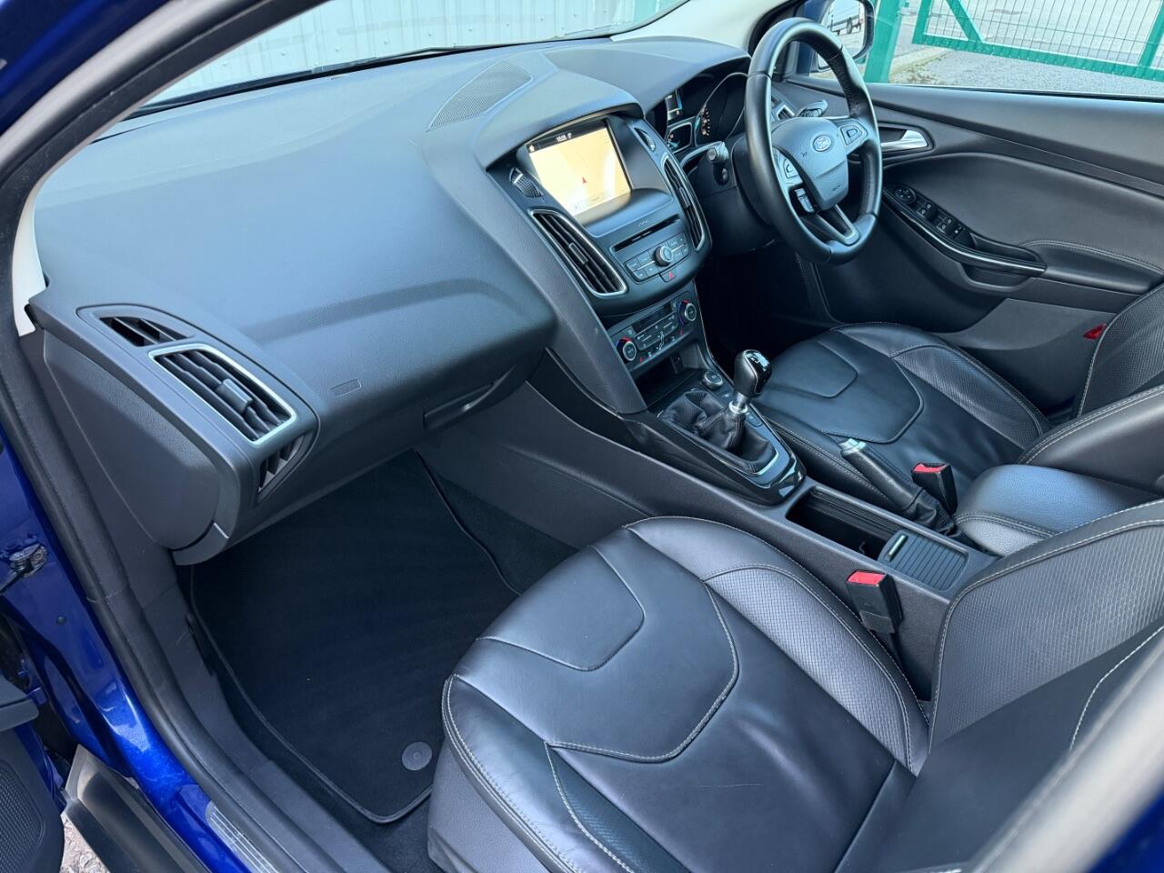 Ford Focus view 17