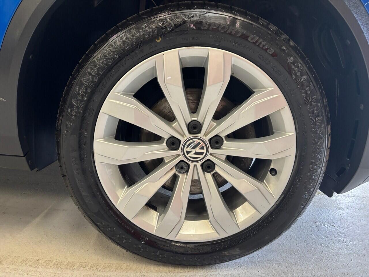 Volkswagen T-Roc view 12