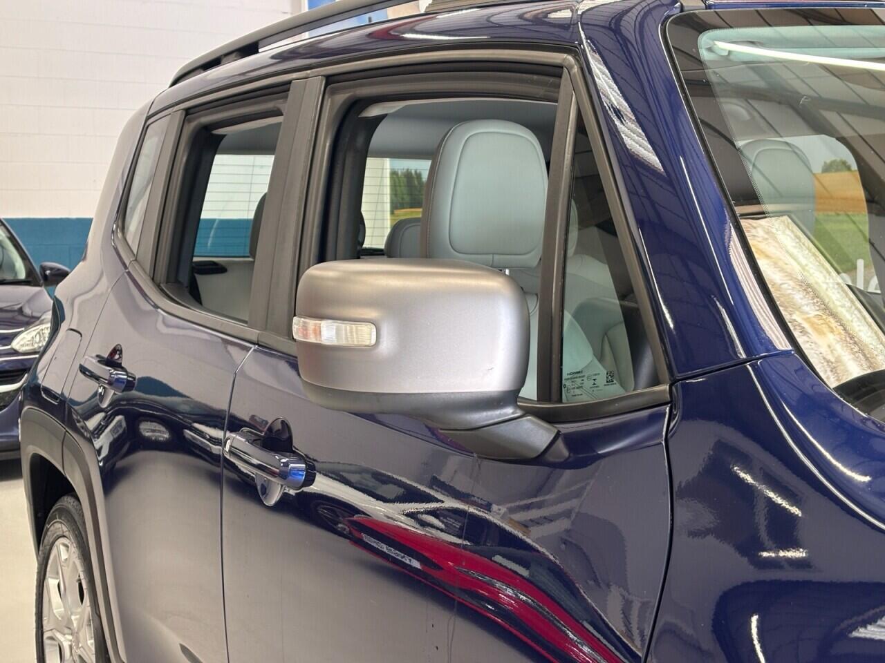 Jeep Renegade view 44
