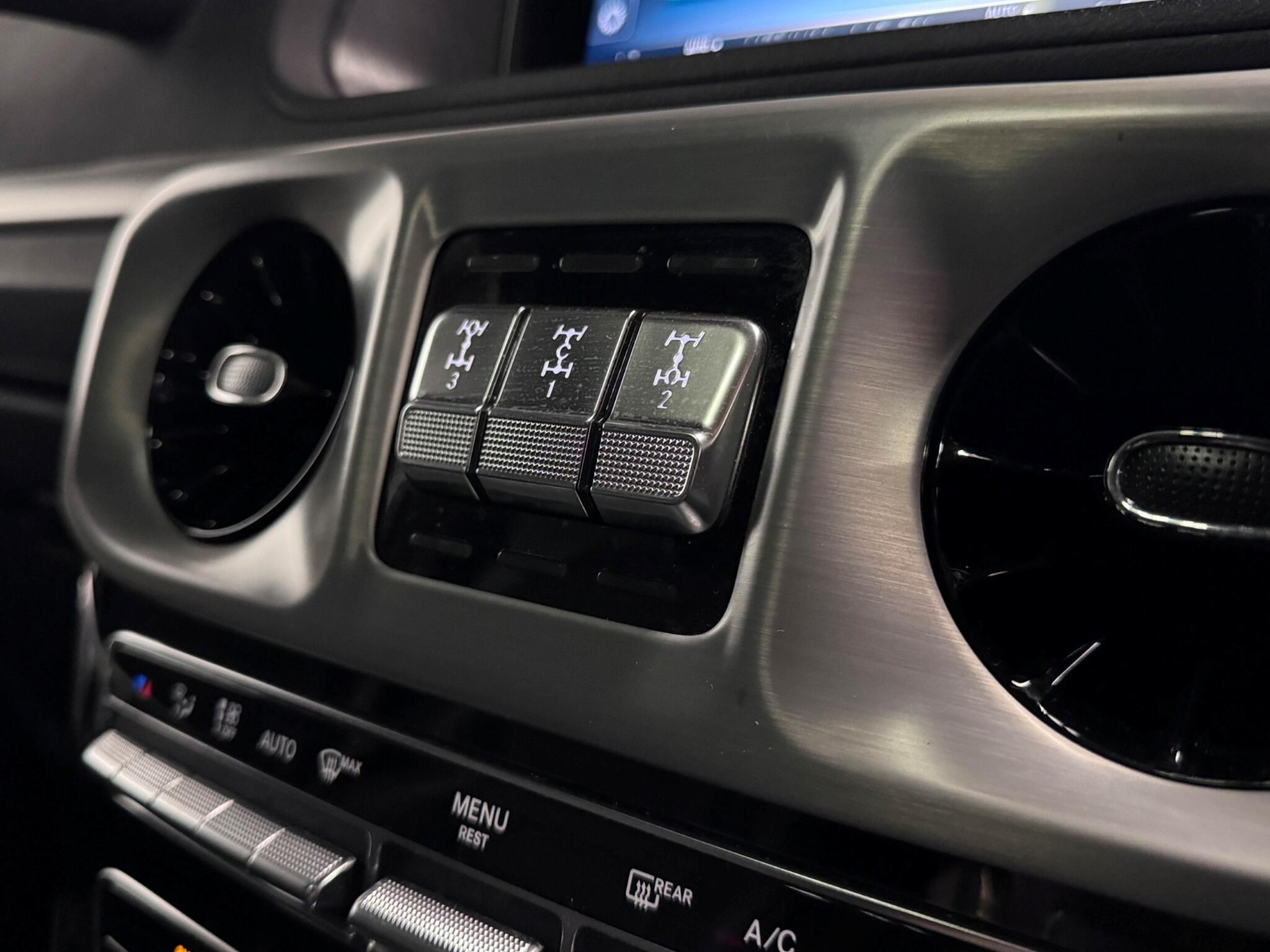 Mercedes-Benz G-Class view 42