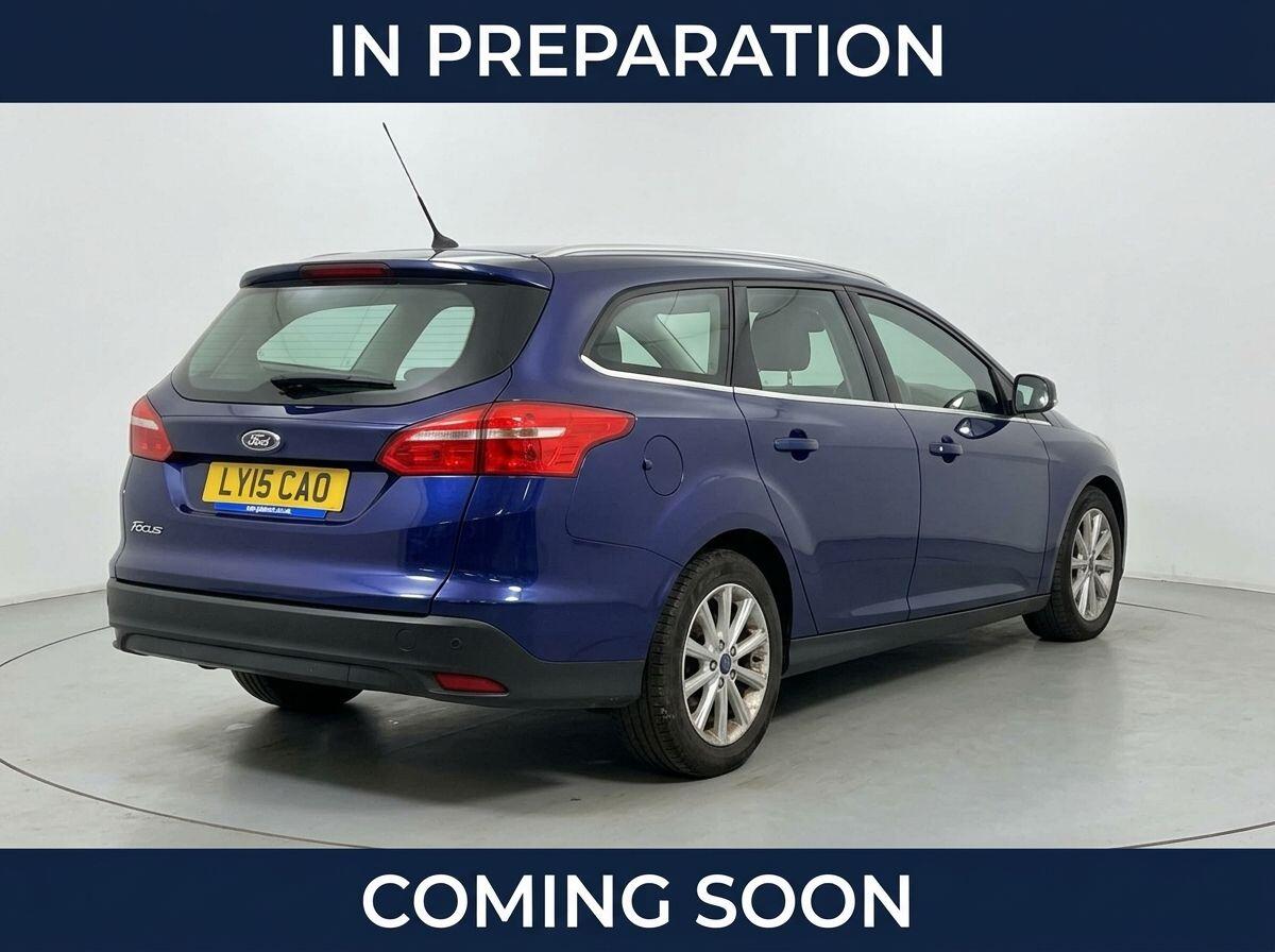 Ford Focus view 3