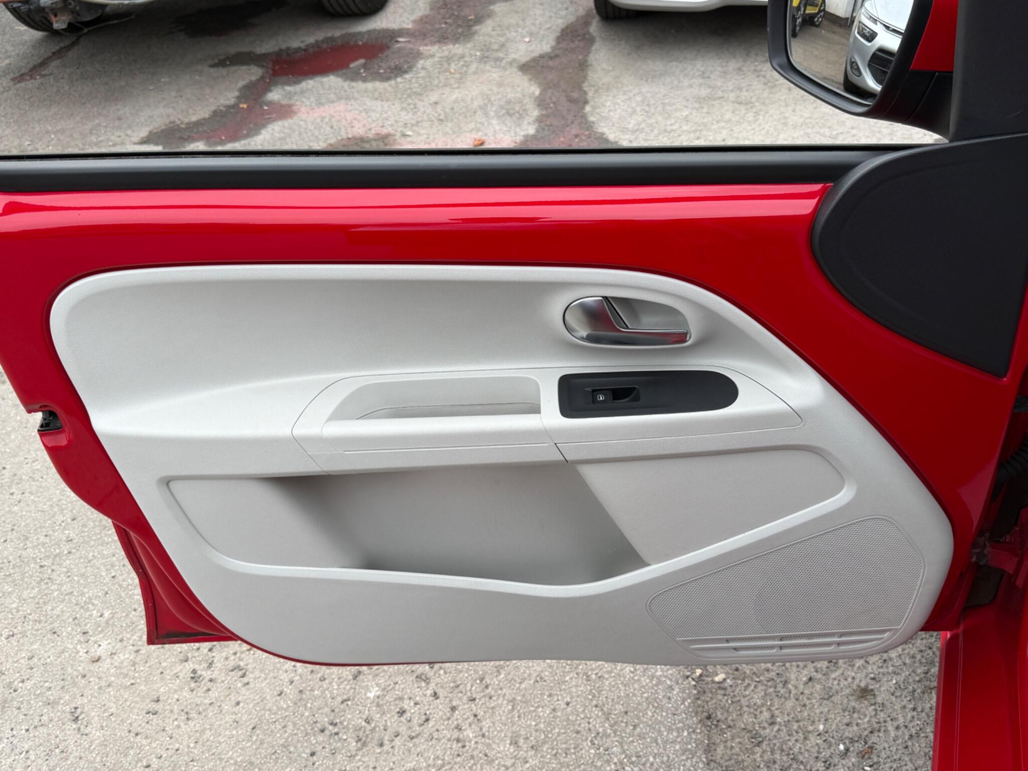 Volkswagen up! - Image 49