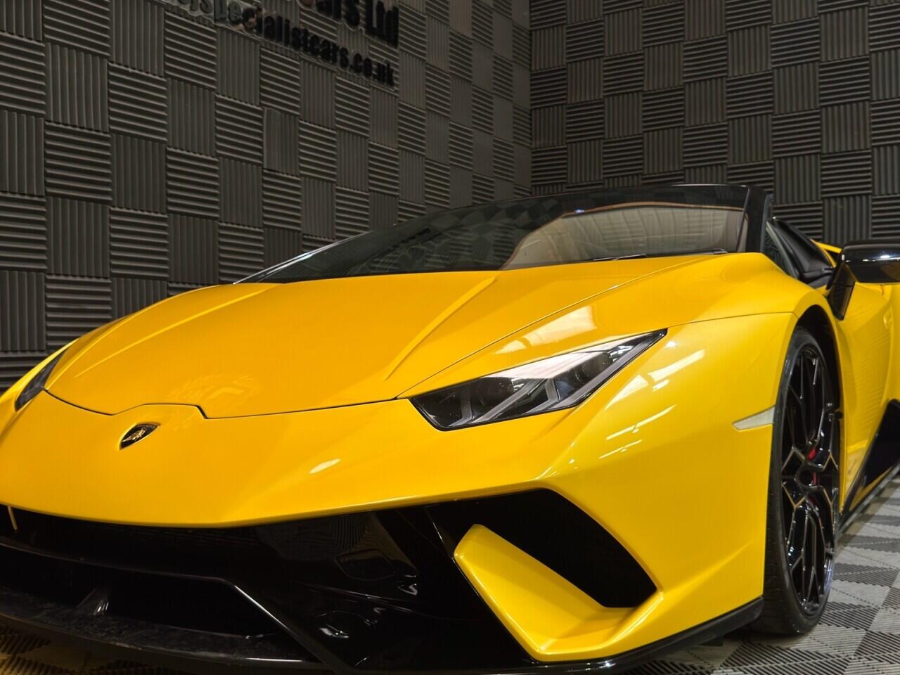Lamborghini Performante Spyder view 20