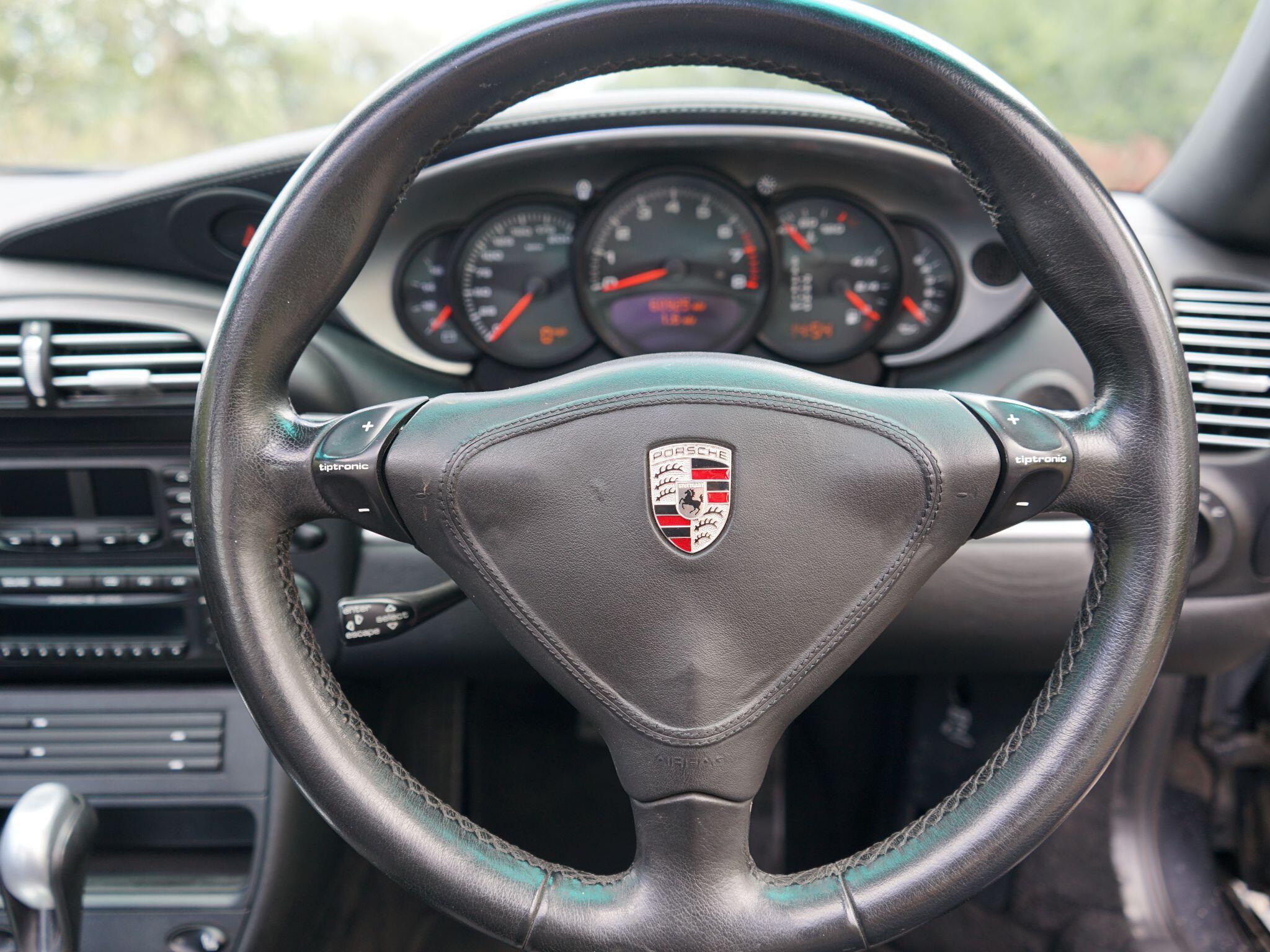 Porsche 911 view 7