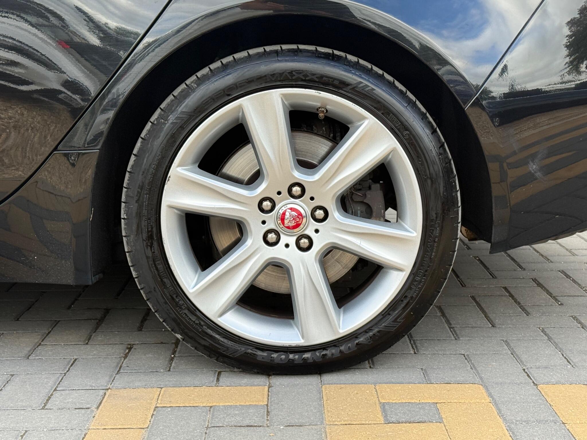 Jaguar Xe view 15