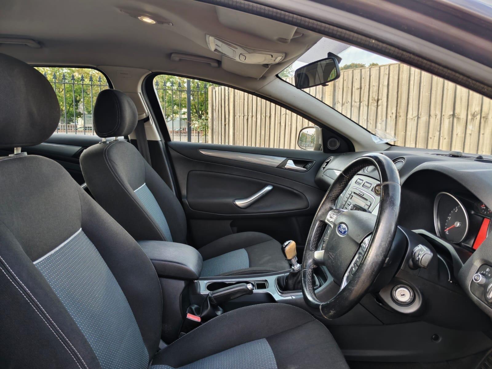 Ford Mondeo view 11