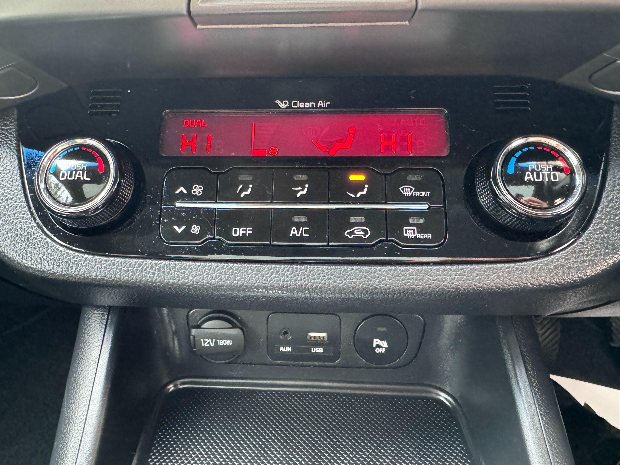 2015 Kia Sportage image 32