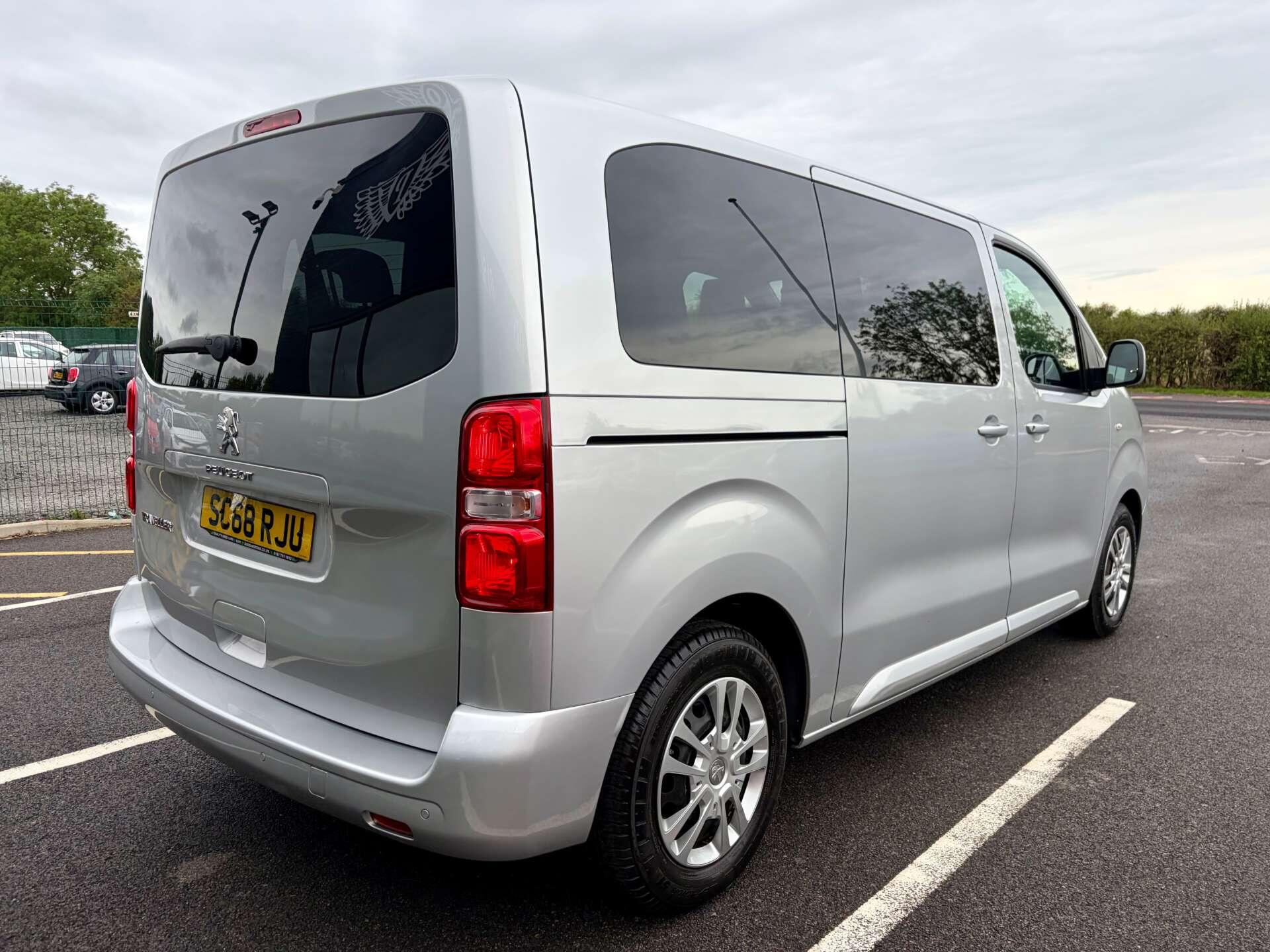 Peugeot Traveller view 8