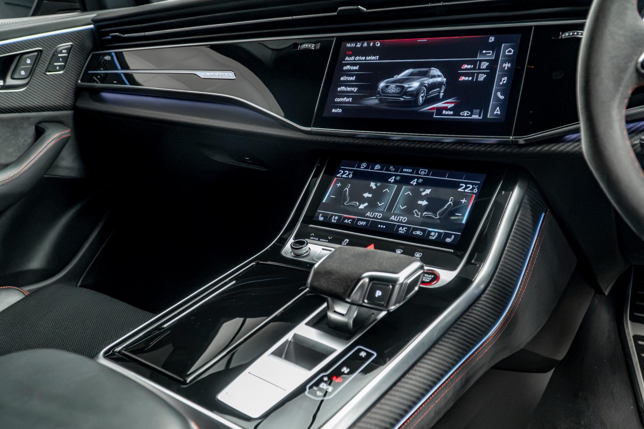 Audi RS Q8 view 24