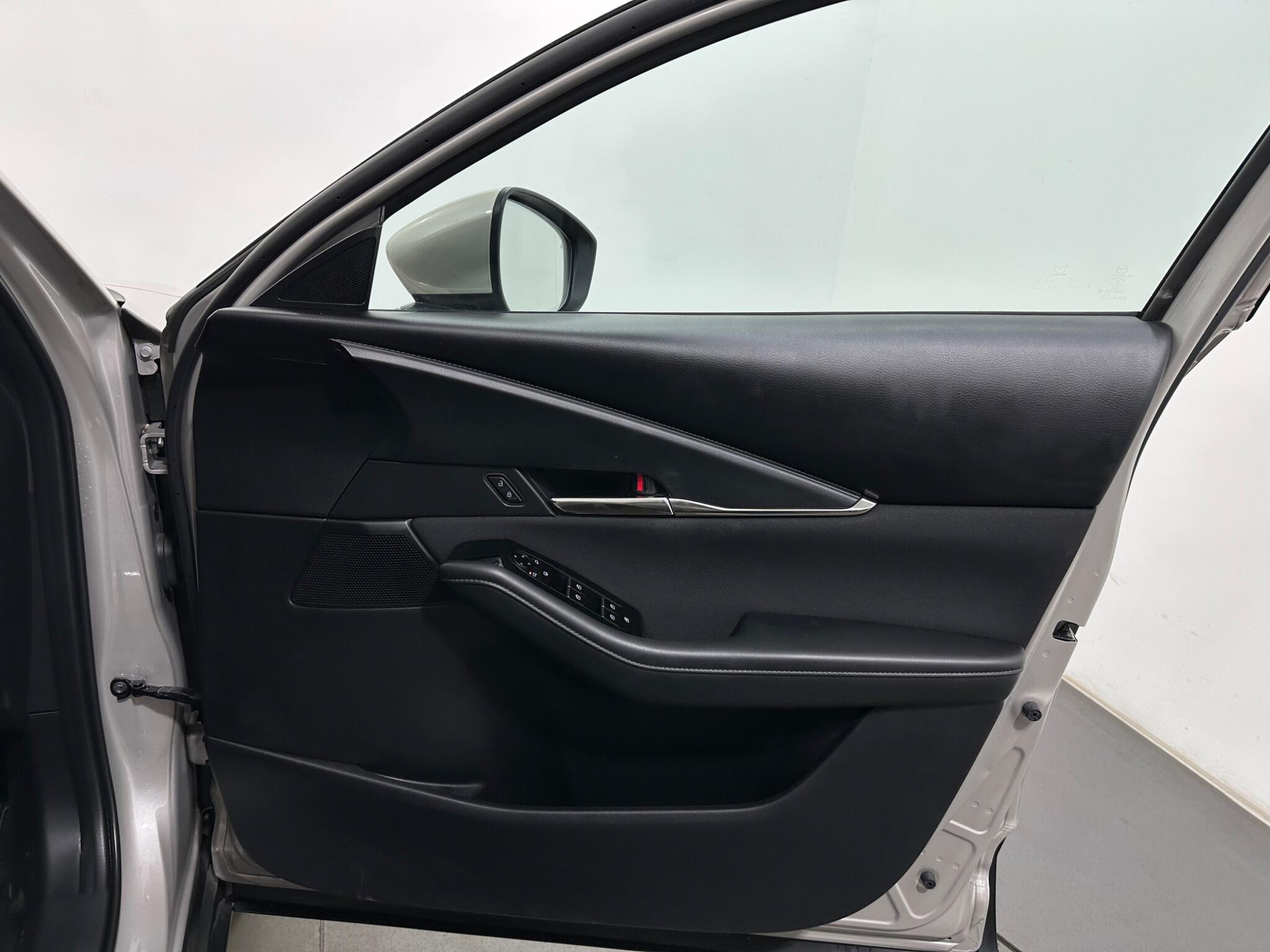 Mazda CX-30 view 32