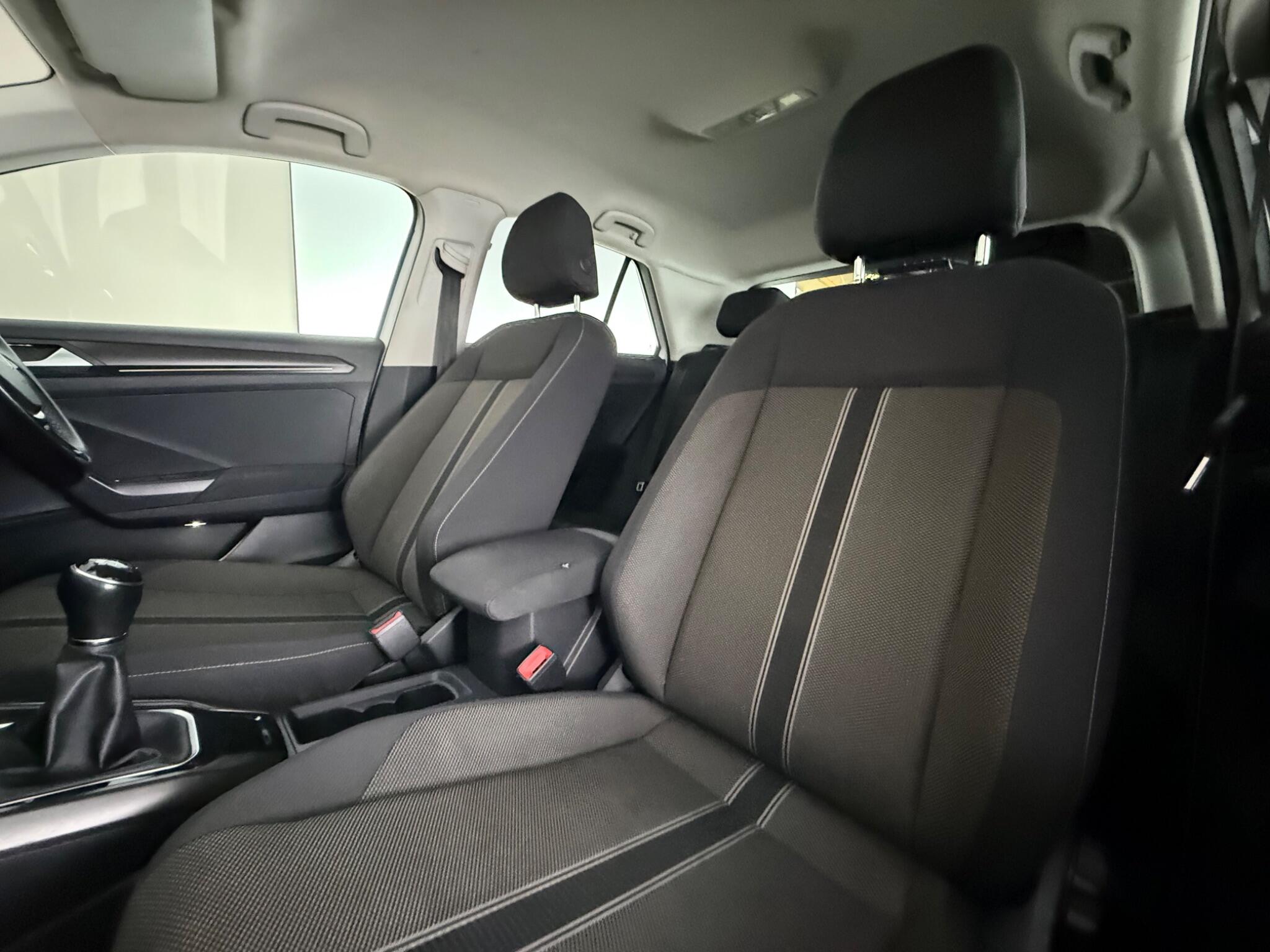 Volkswagen T-Roc view 31