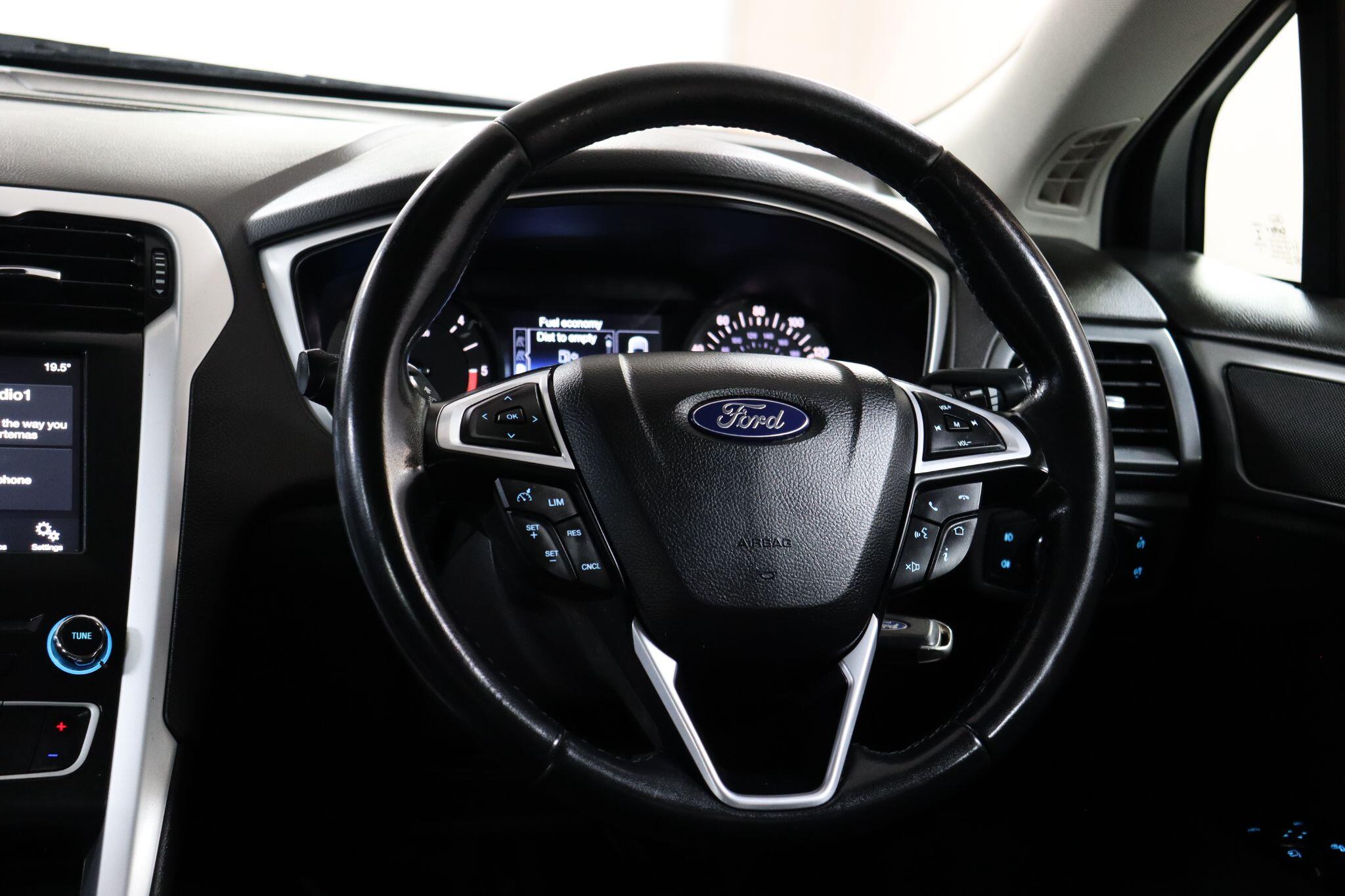 Ford Mondeo view 46