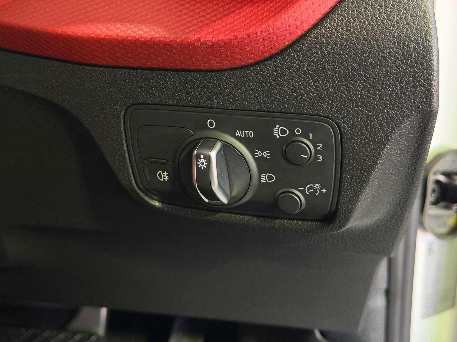 Audi Q2 view 18