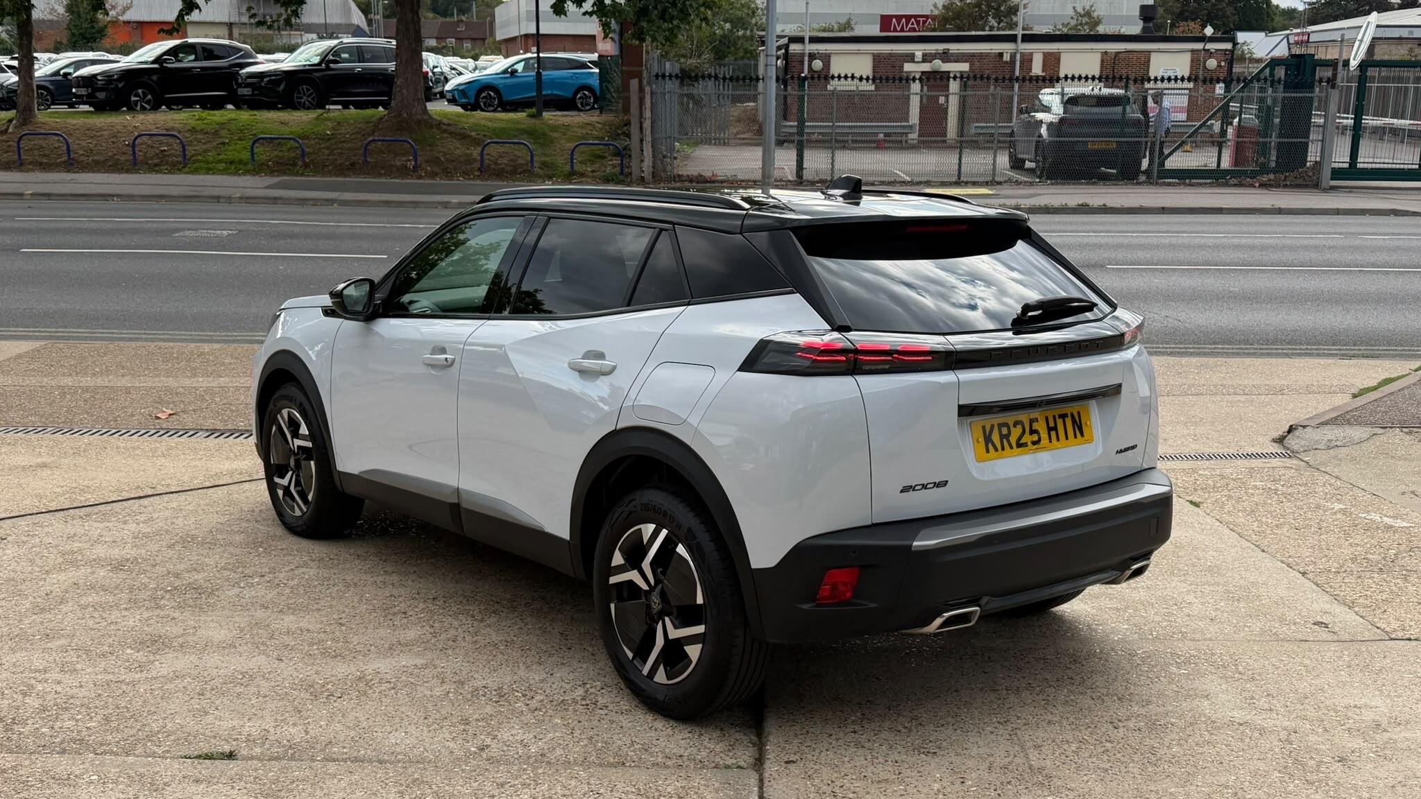 Peugeot 2008 view 8