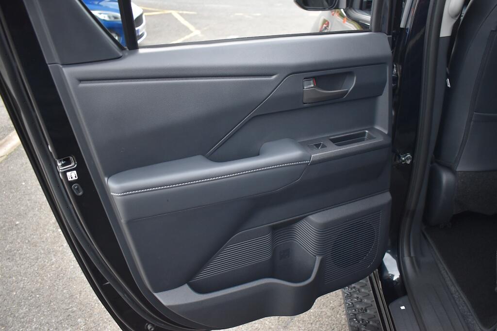 Toyota Hilux view 45