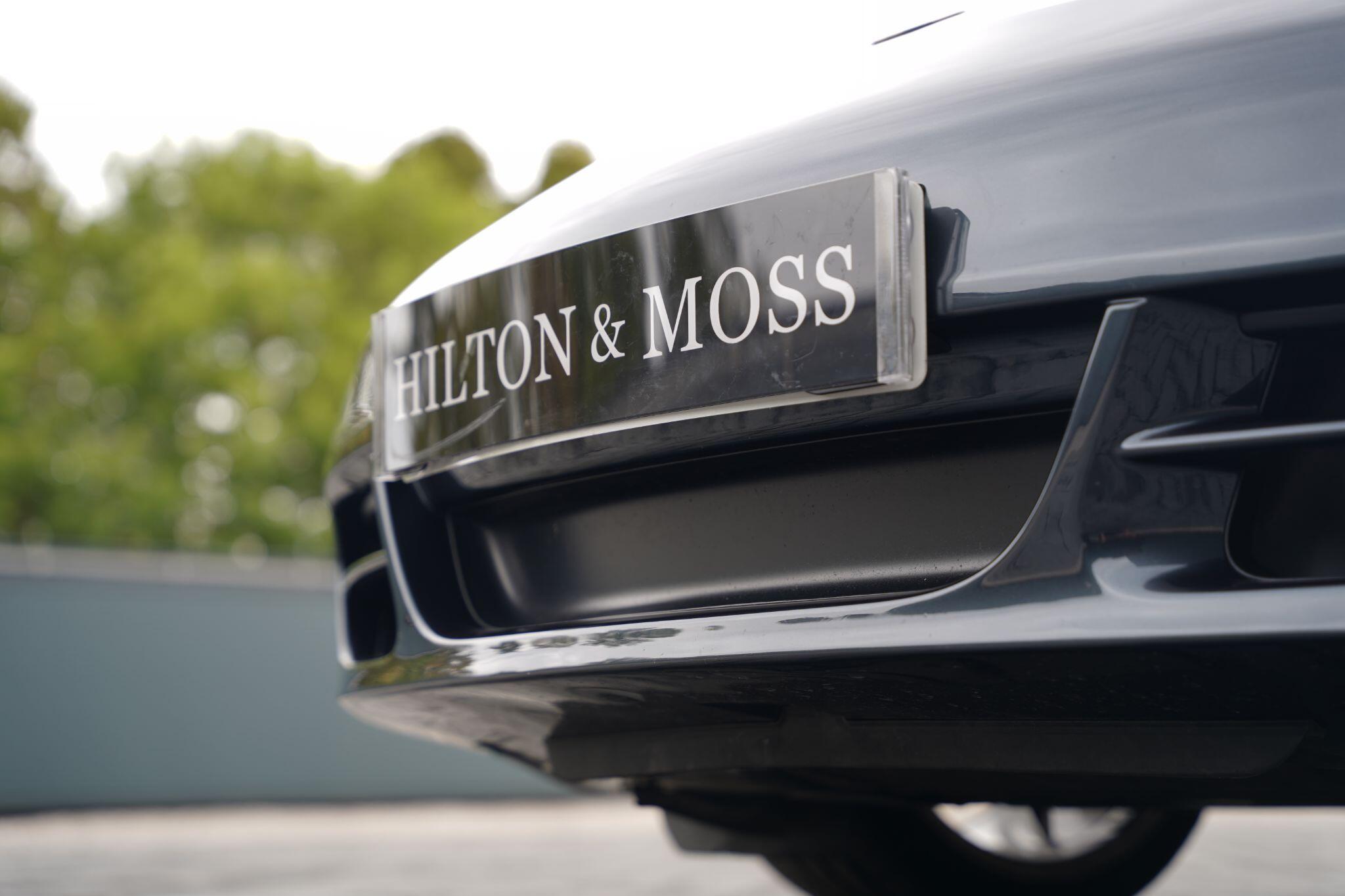 Porsche 911 view 32