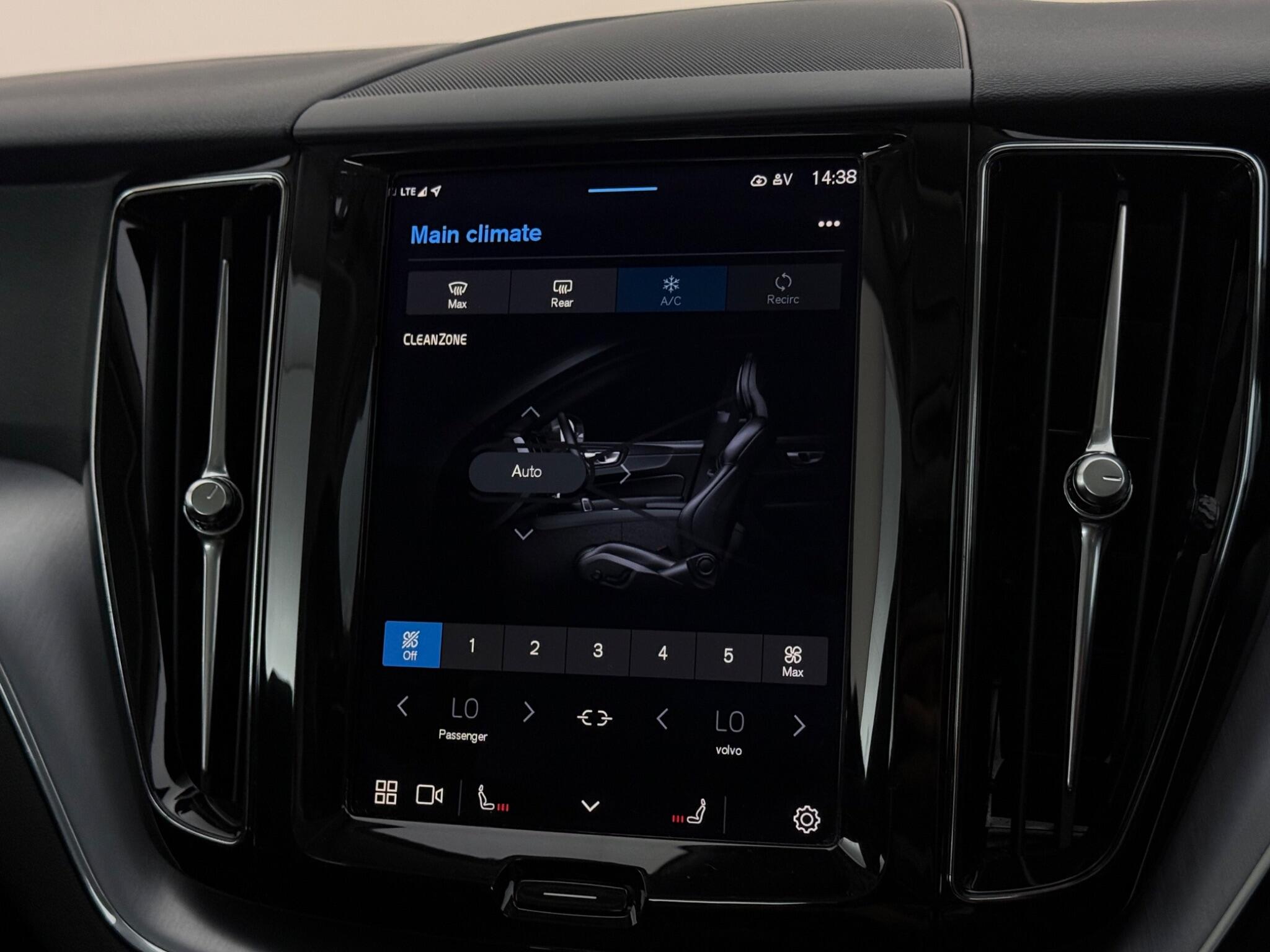 Volvo XC60 view 25