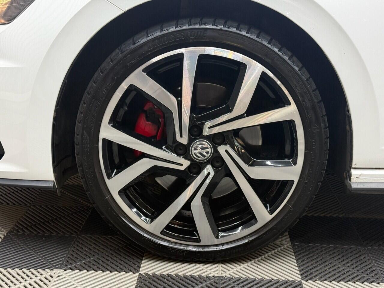 Volkswagen Polo view 4