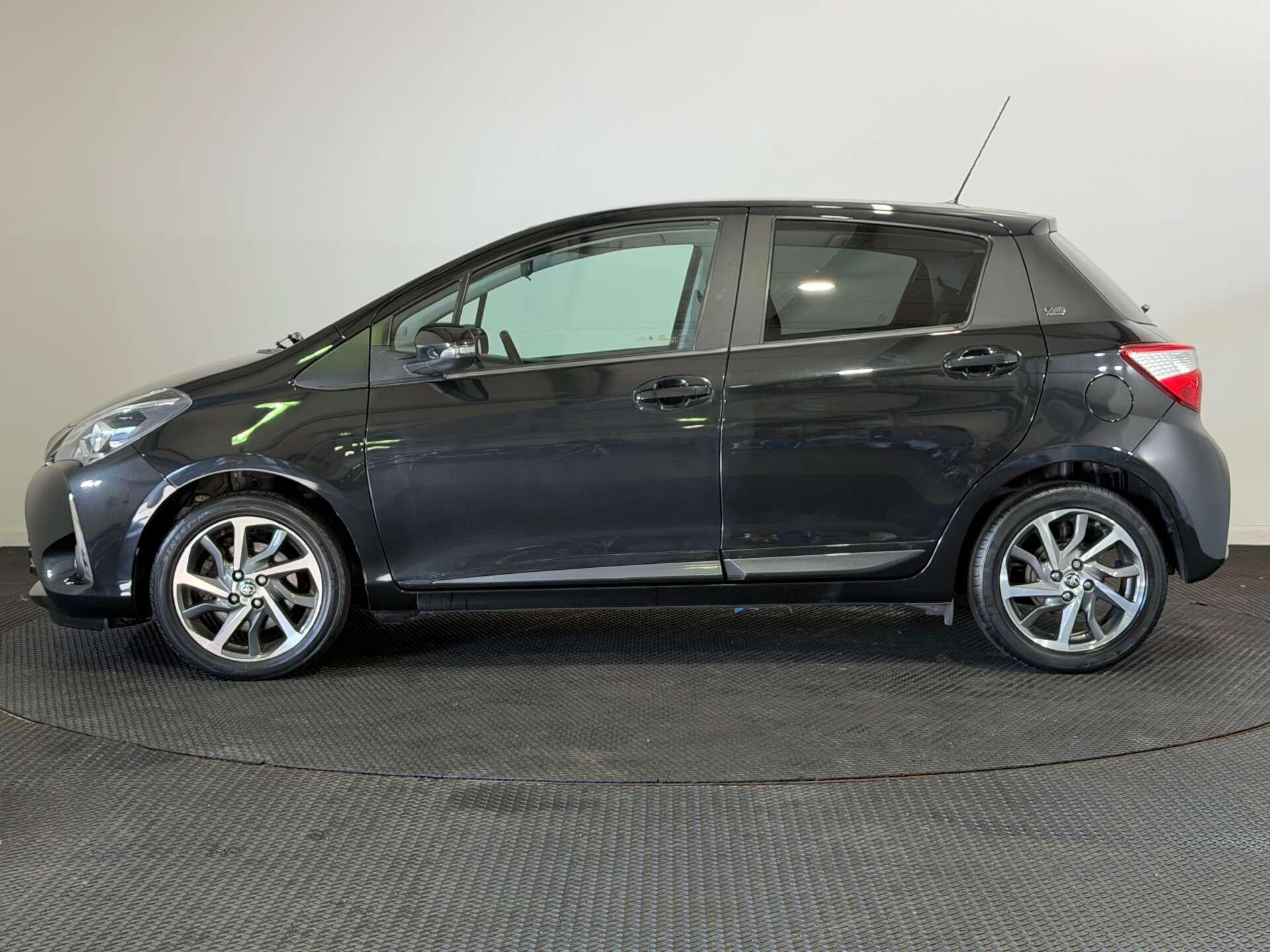 Toyota Yaris view 4