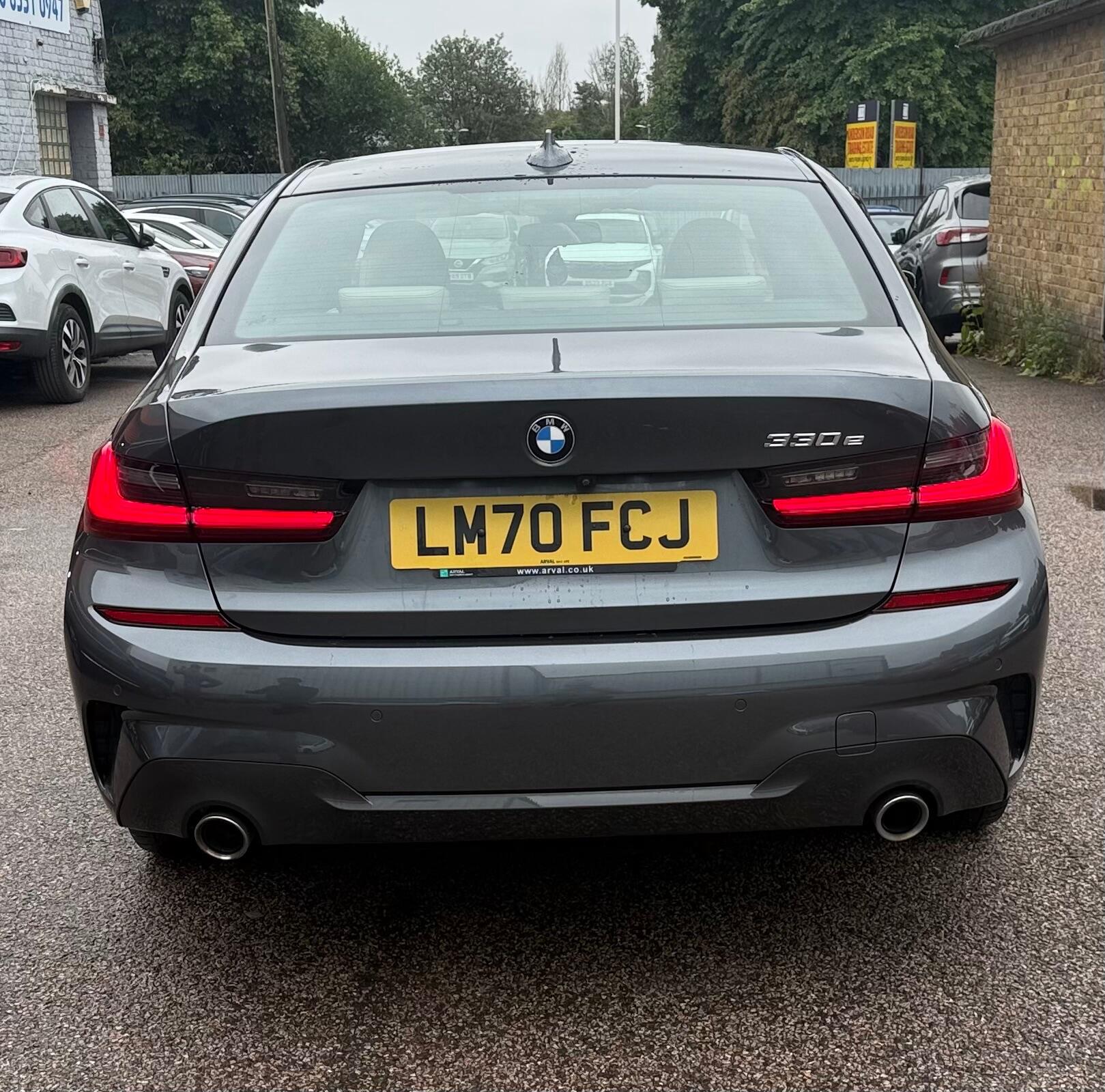 BMW 3 Series view 6