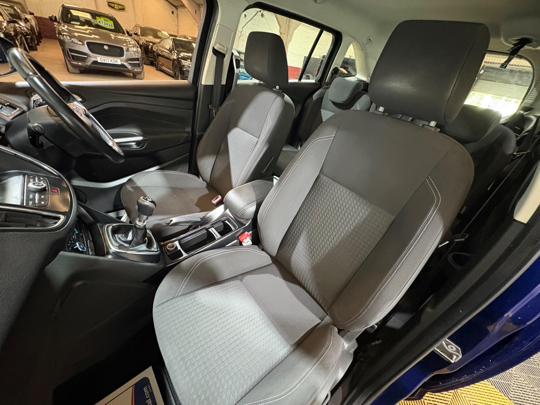 Ford Grand C-Max view 67