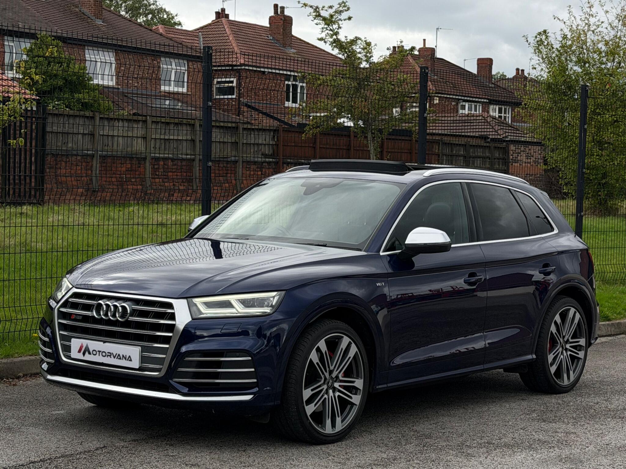 Audi SQ5 view 11