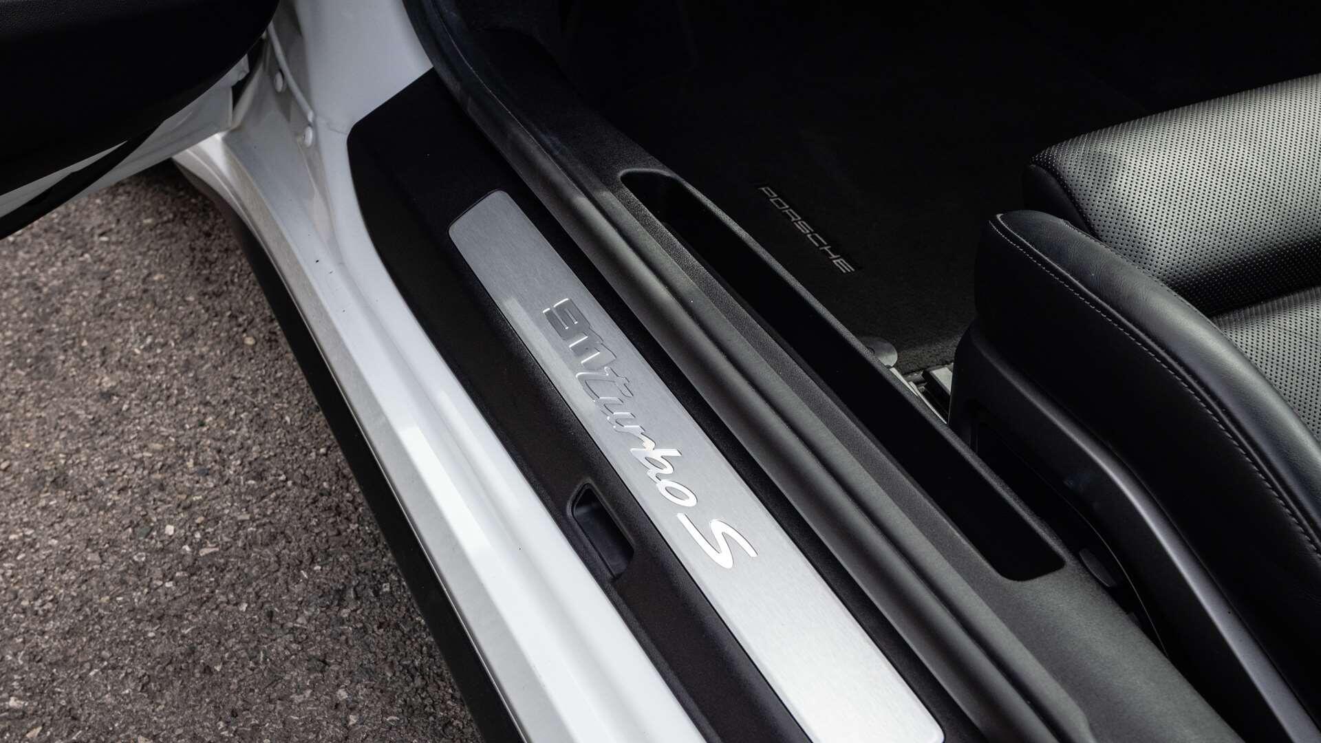 Porsche 911 view 23