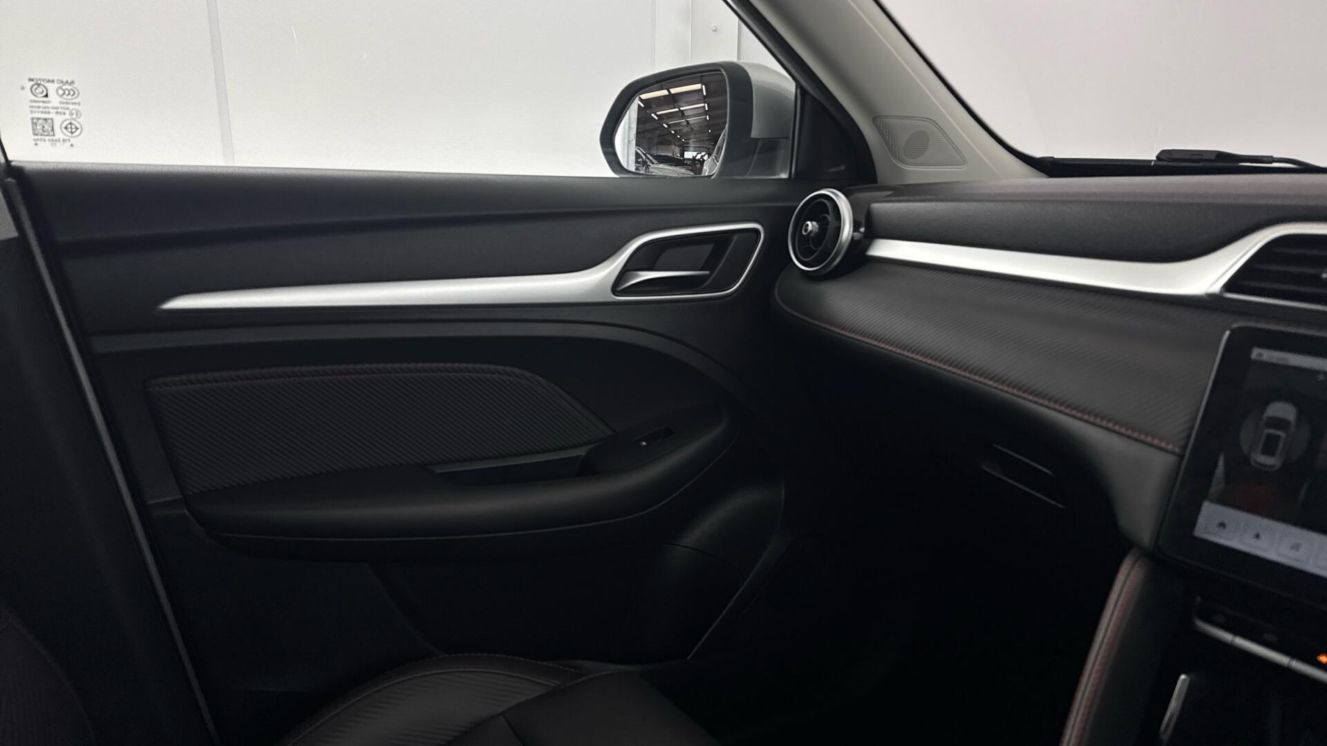 MG ZS view 32