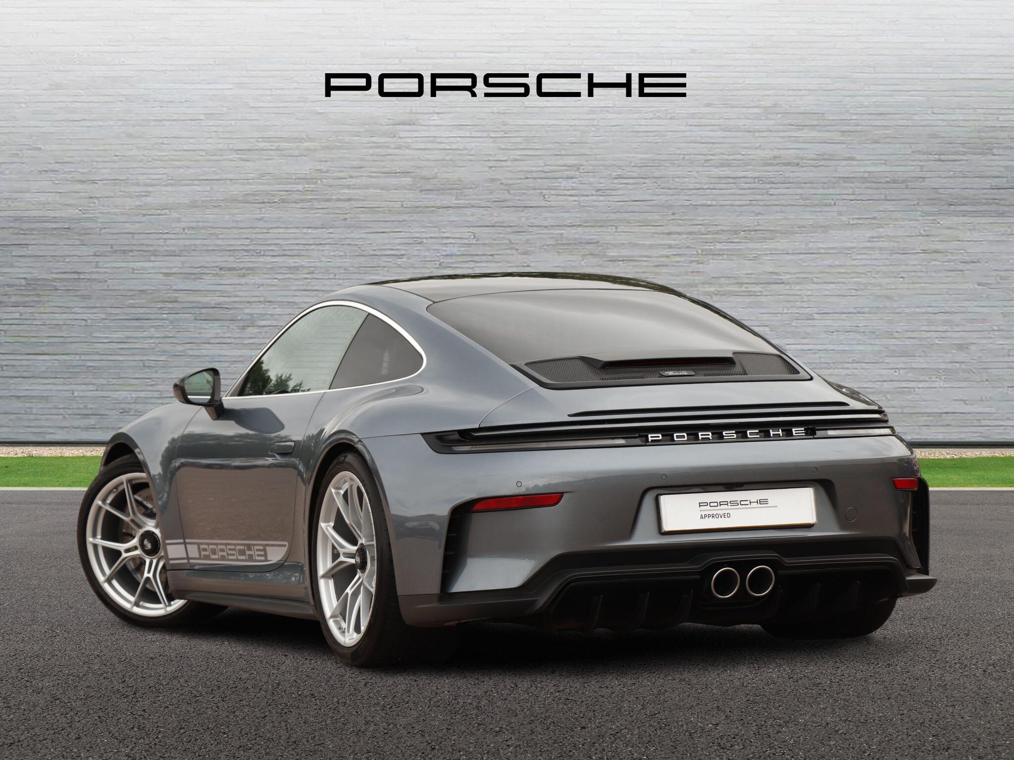Porsche 911 view 5