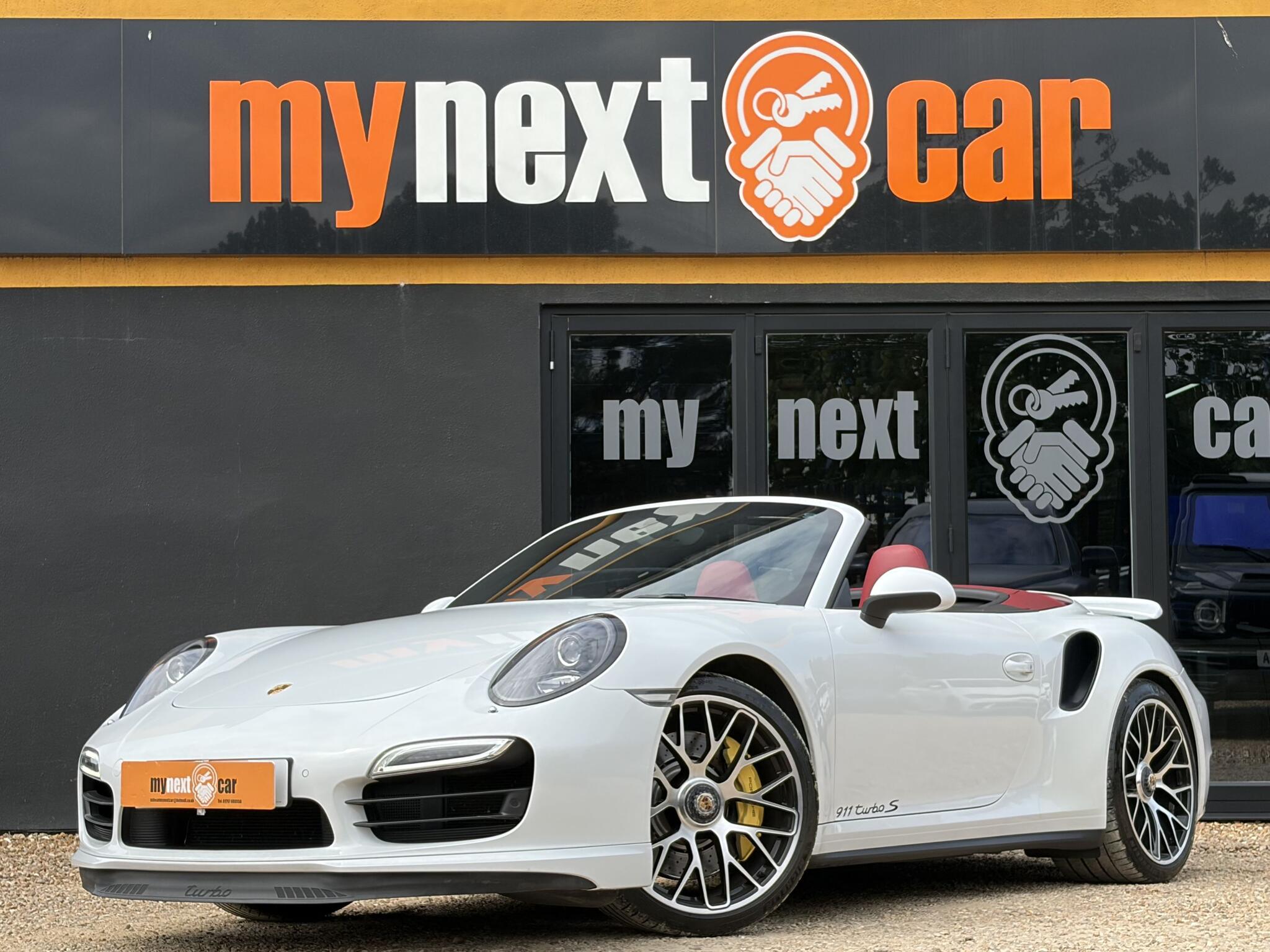 Porsche 911 view 7
