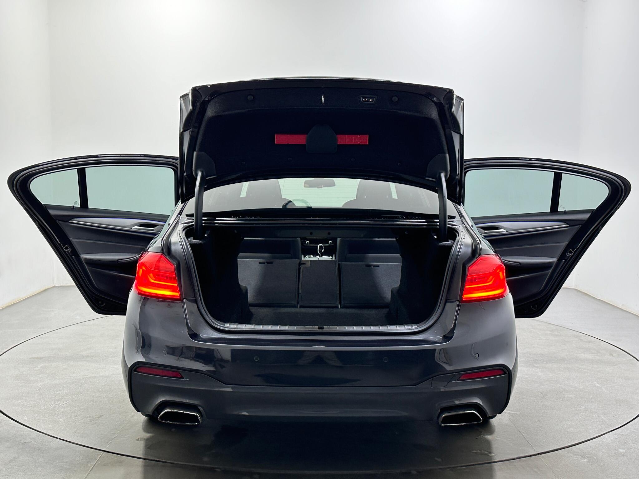 BMW 5 Series view 45