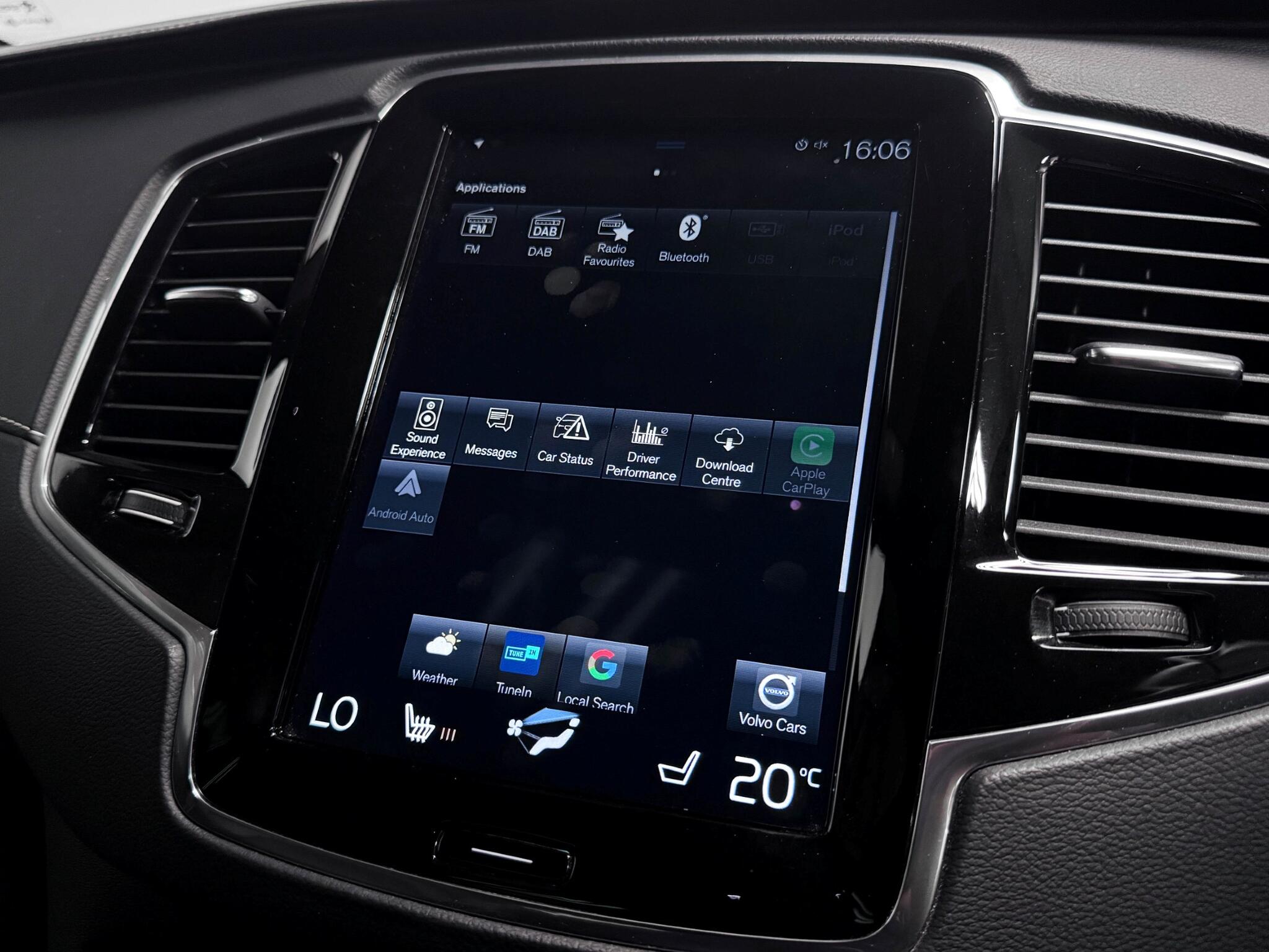 Volvo XC90 view 42