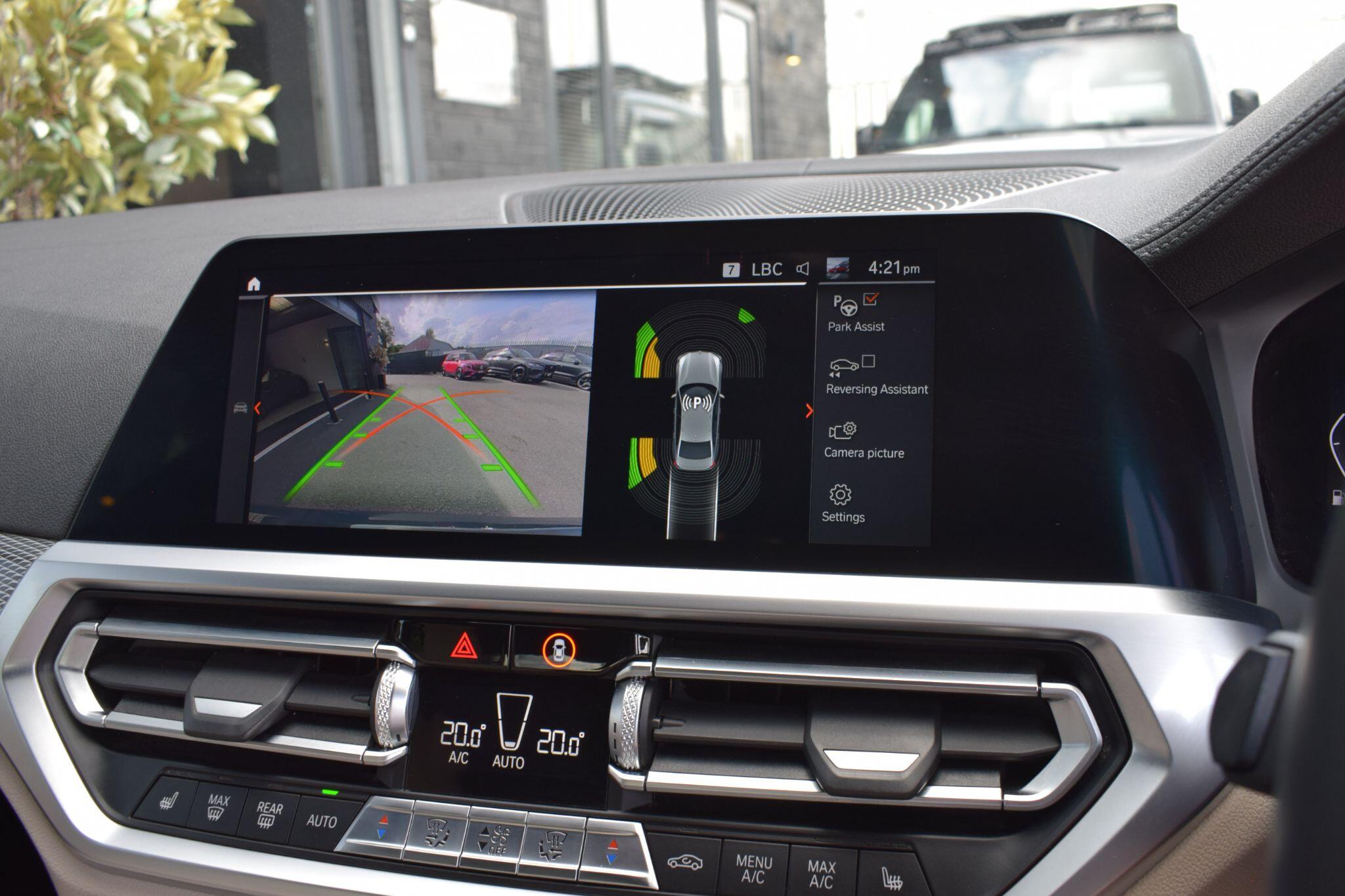 BMW 3 Series view 17