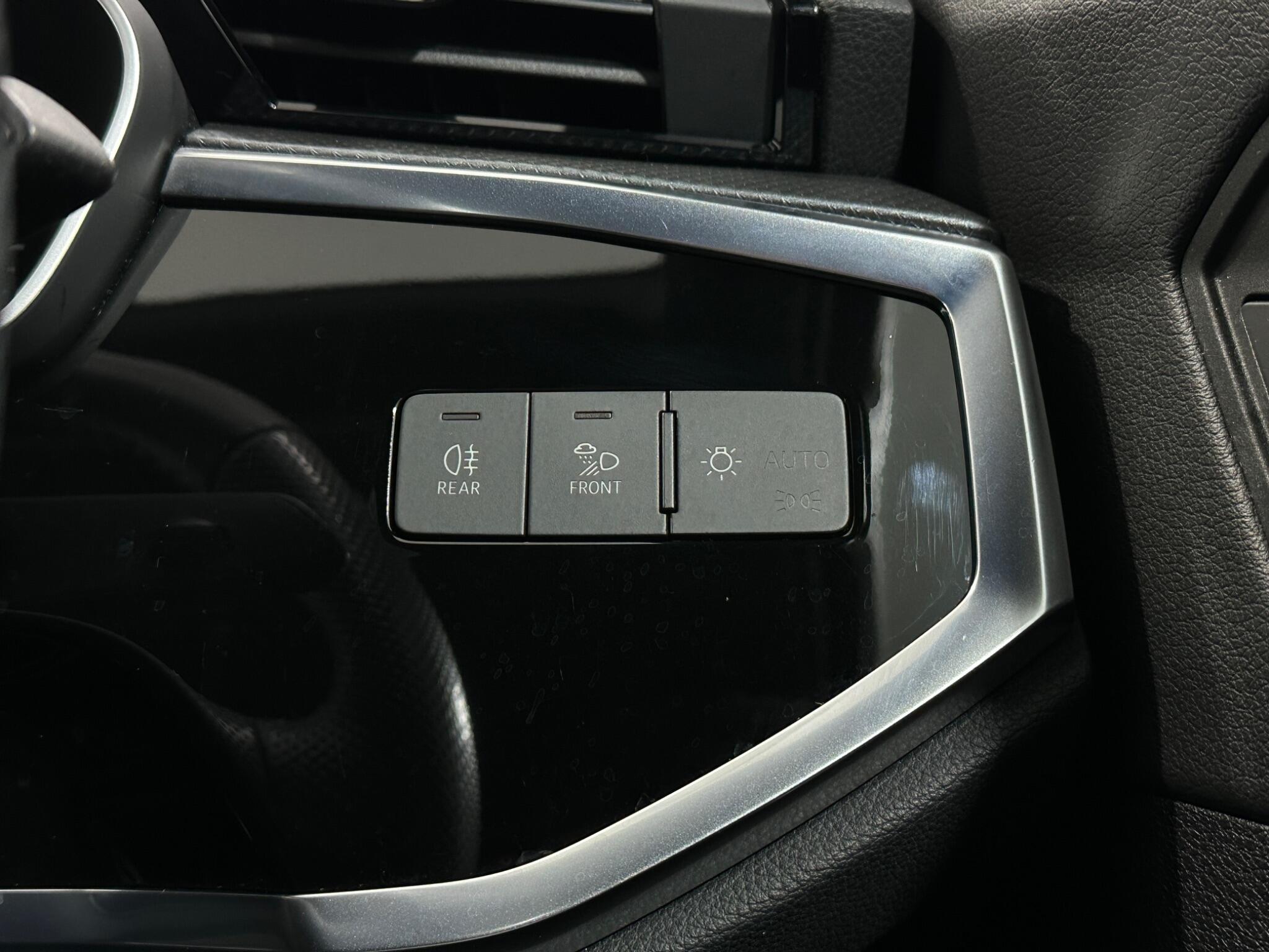Audi Q3 view 18