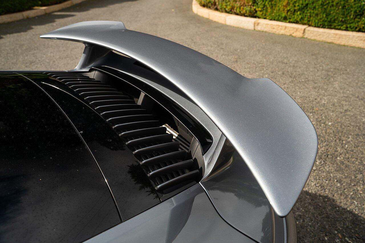 Porsche 911 view 18