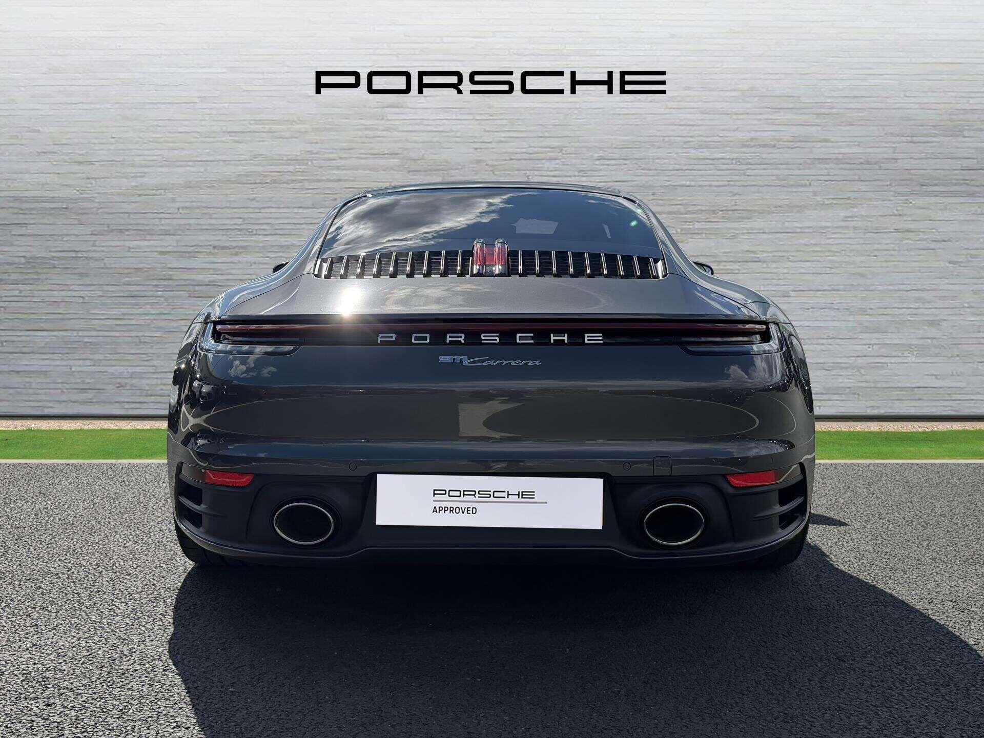Porsche 911 view 10