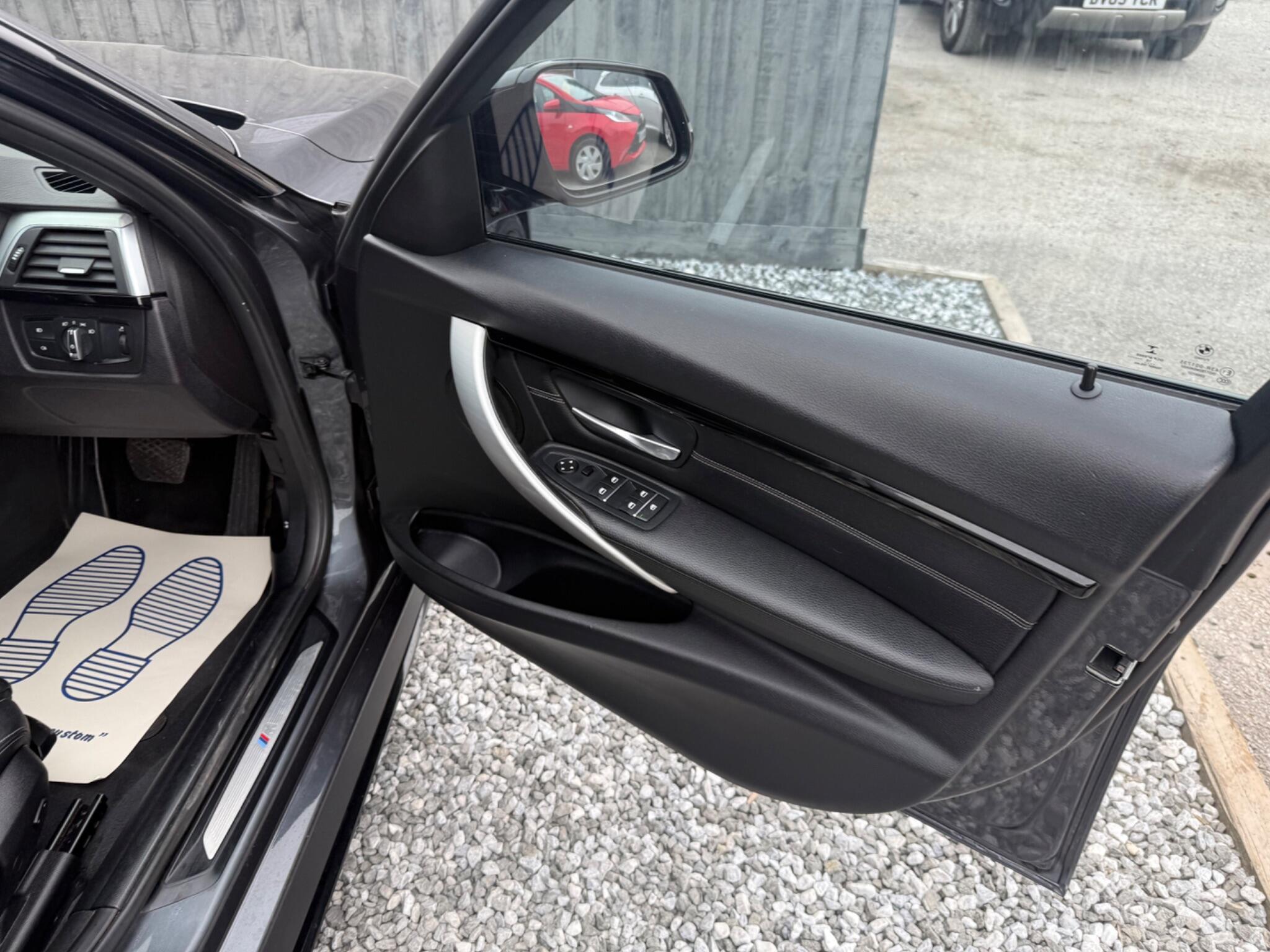 2016 BMW 3 Series 2.0 320d M Sport Touring Auto Euro 6 (s/s) 5dr • 113,200 miles image 31
