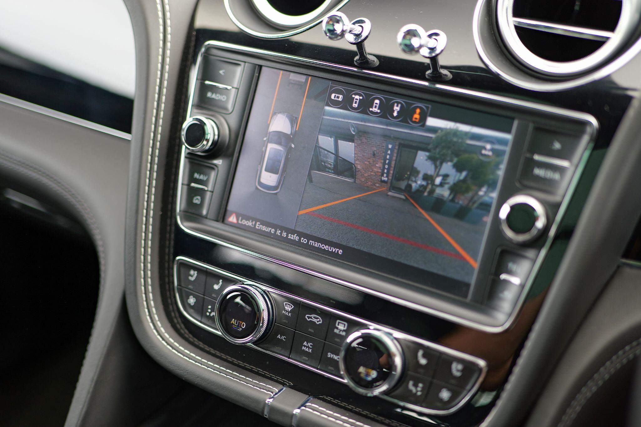 Bentley Bentayga view 19