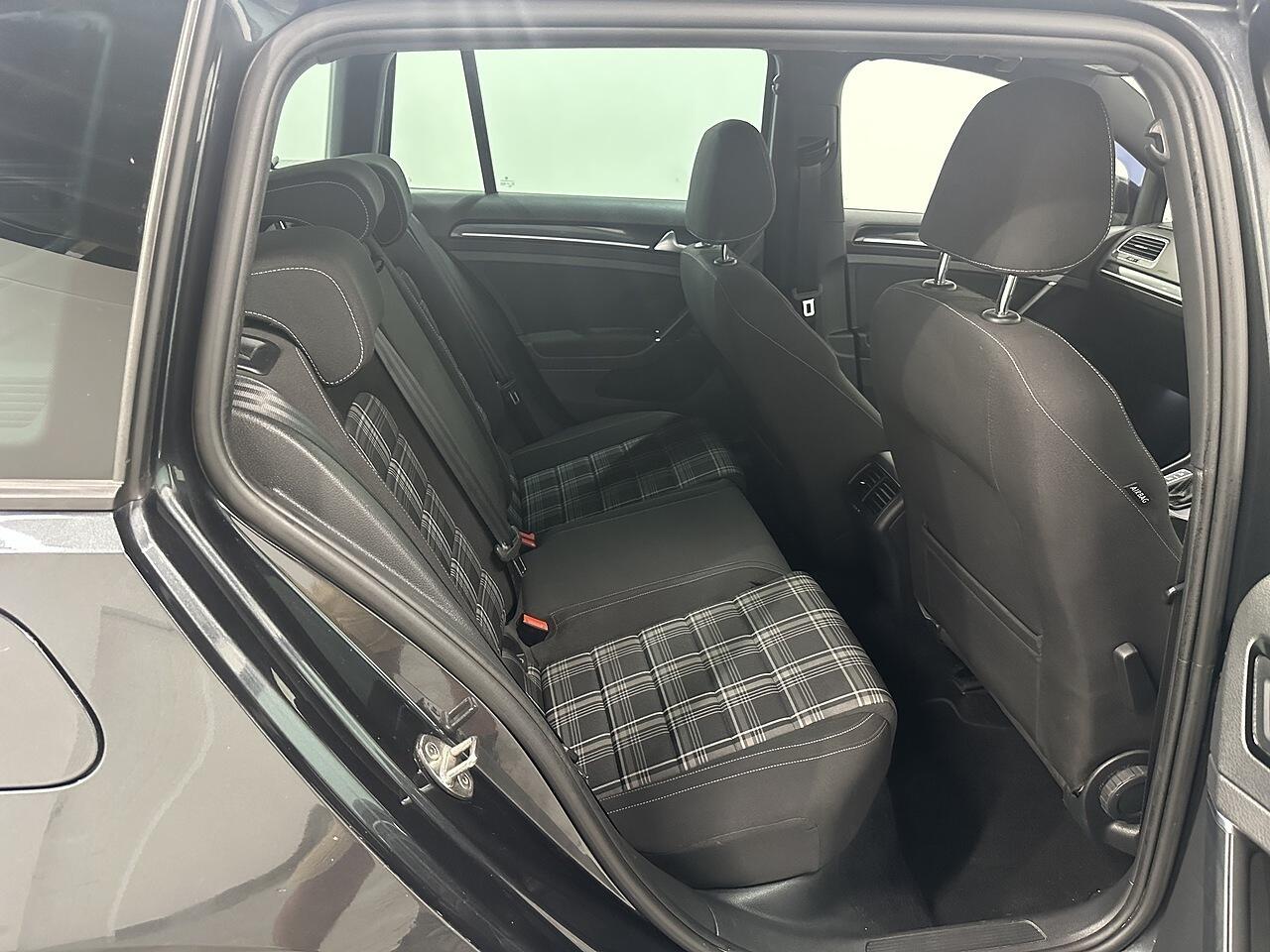 Volkswagen Golf view 21