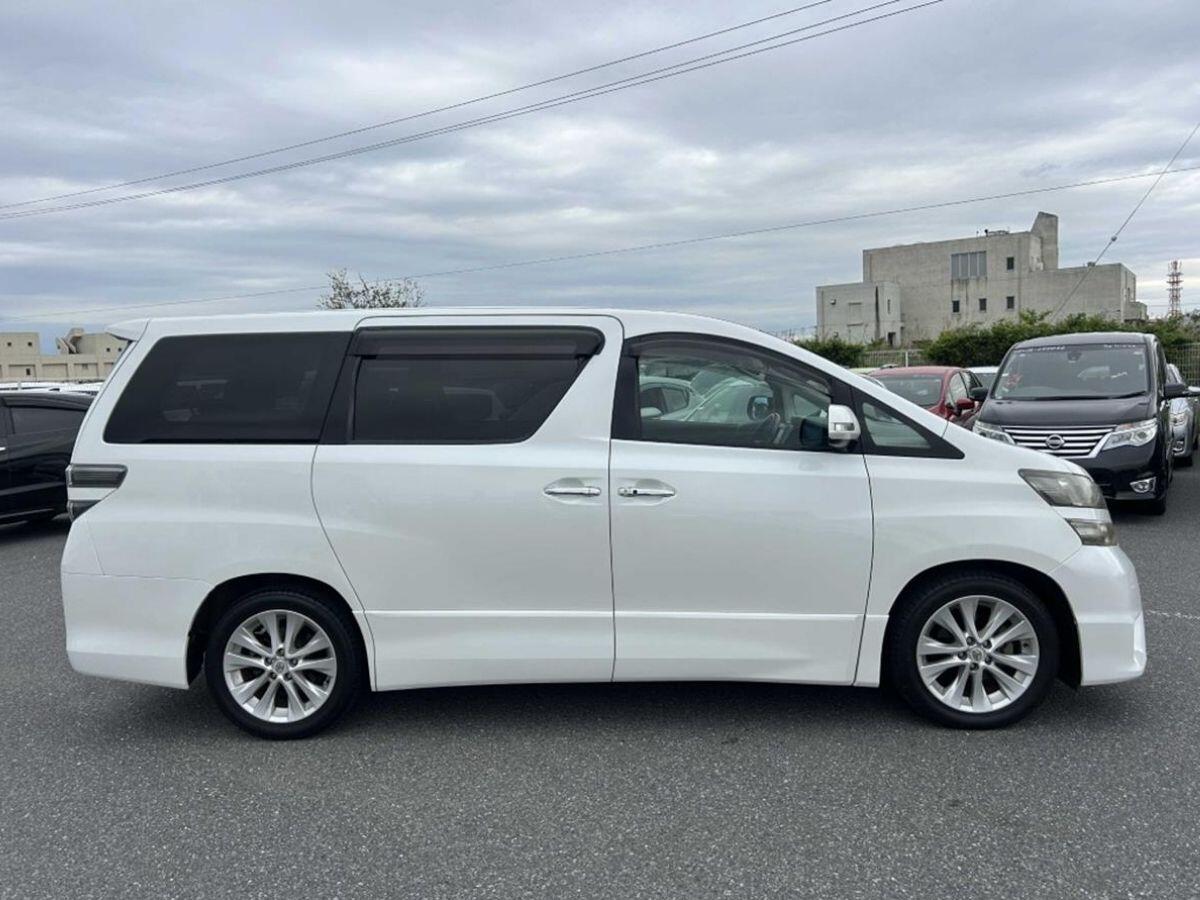 Toyota Vellfire view 8
