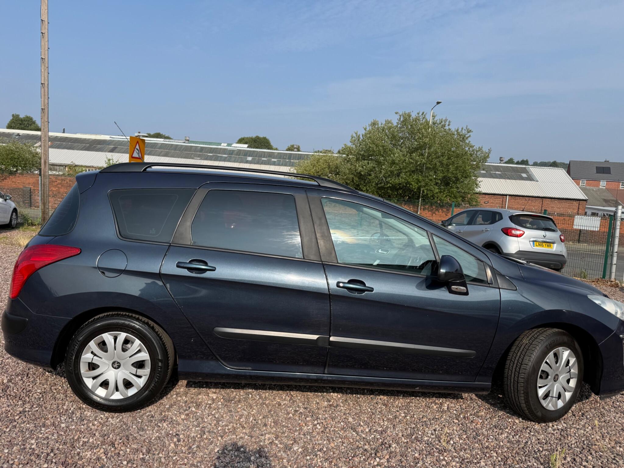 Peugeot 308 view 9