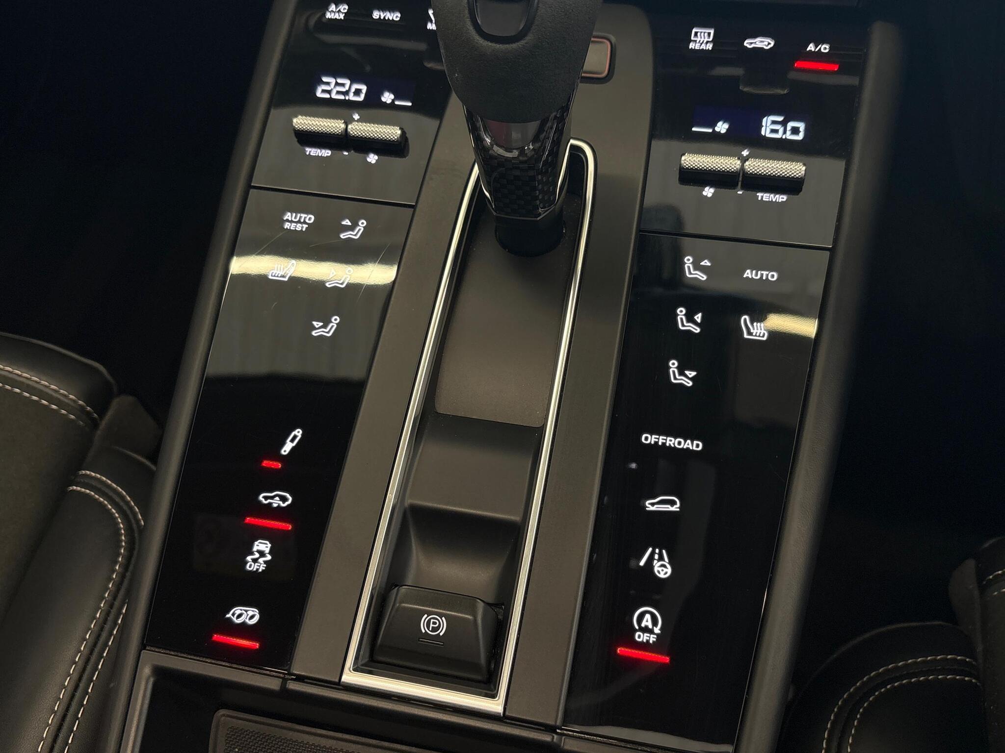 Porsche Macan view 44