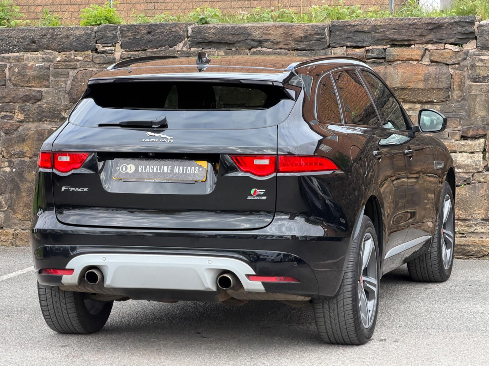 Jaguar F-Pace view 7