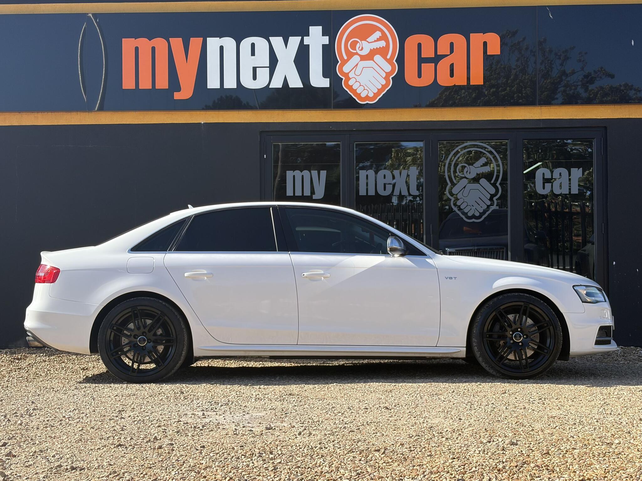 Audi S4 view 13