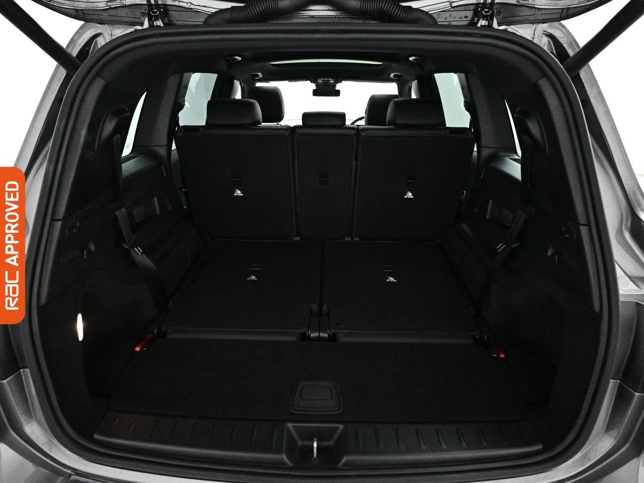 Mercedes-Benz Eqb view 29