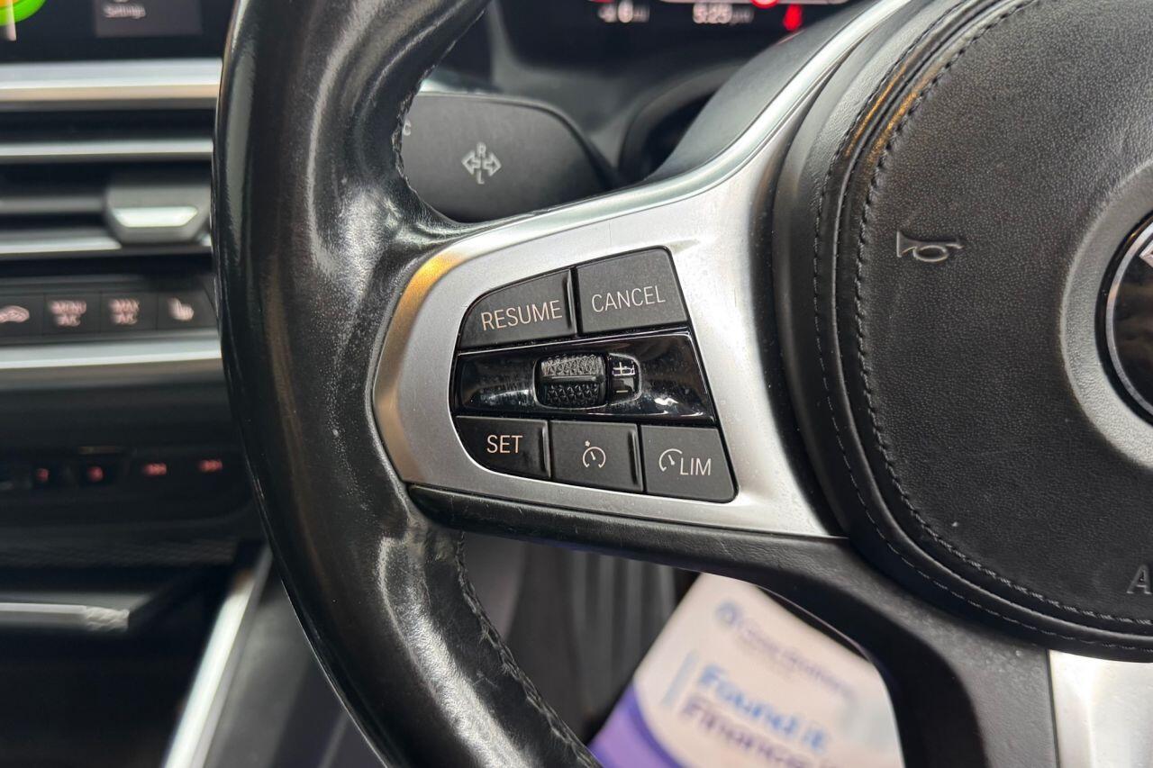 BMW 3 Series view 18